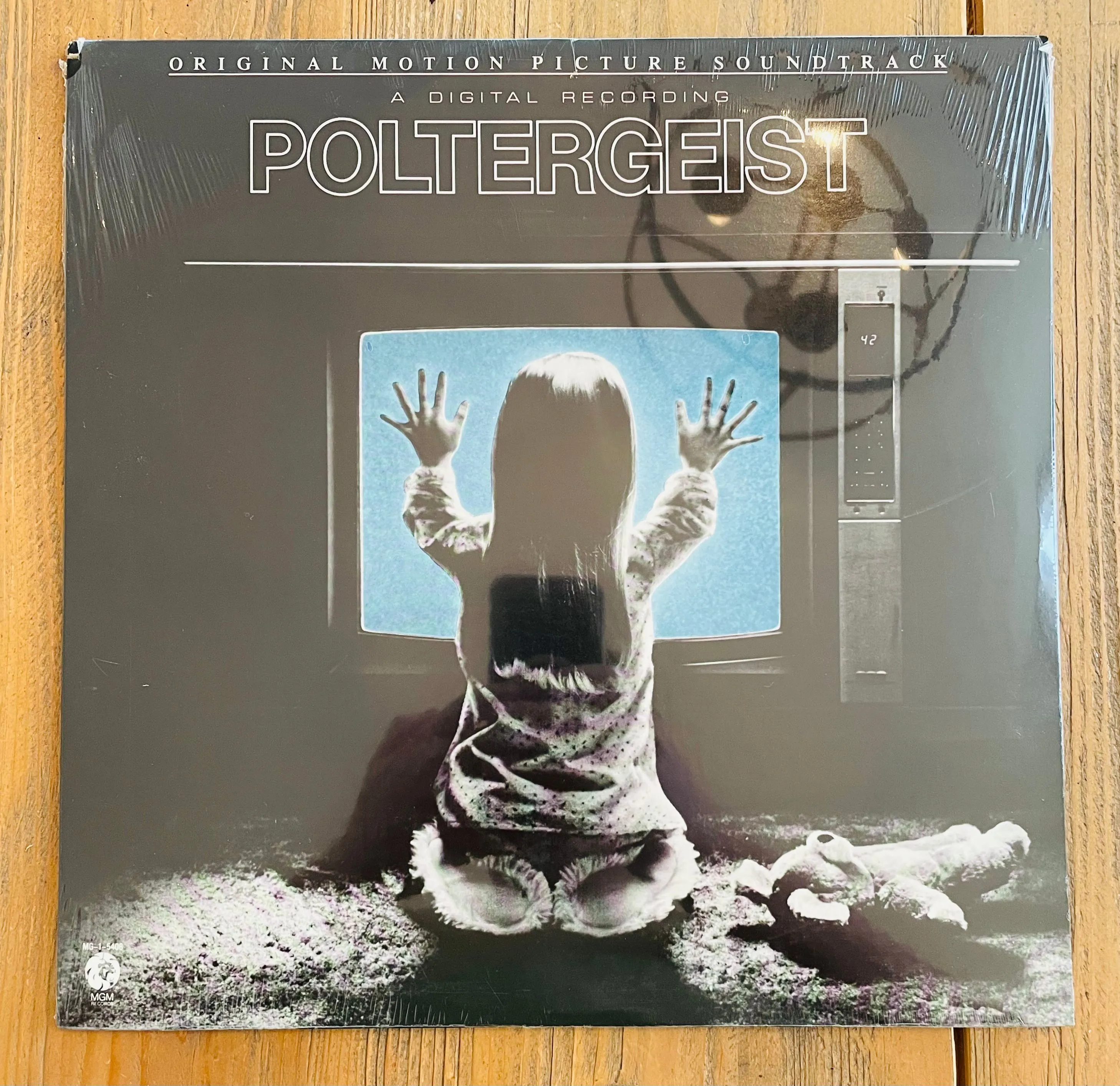 Product image for SEALED POLTERGEIST SOUNDTRACK JERRY GOLDSMITH 1982 P0LYGRAM MGM VINYL LP RECORD