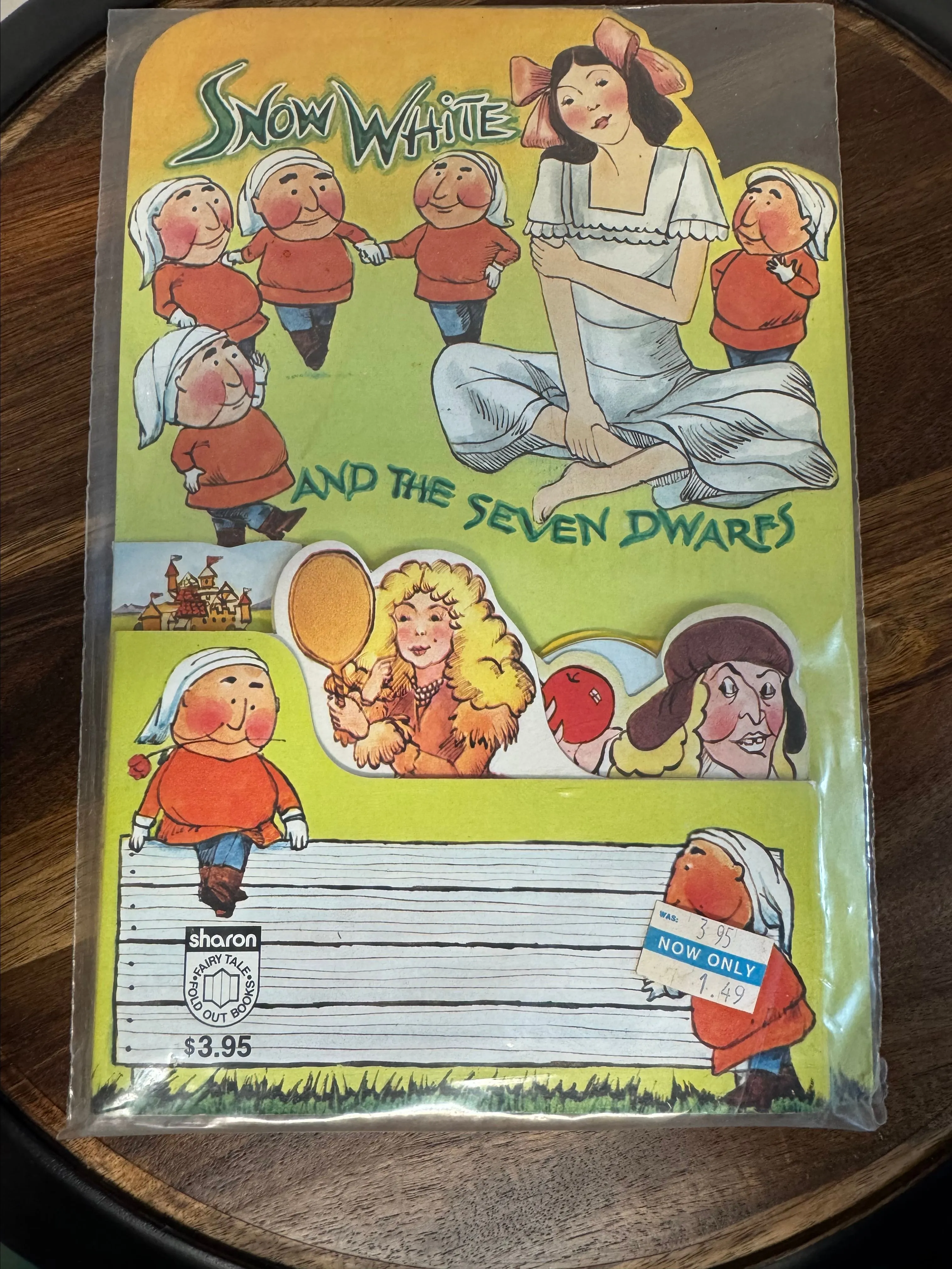 Product image for Vintage 1980s Snow White and the seven dwarfs activity pad
