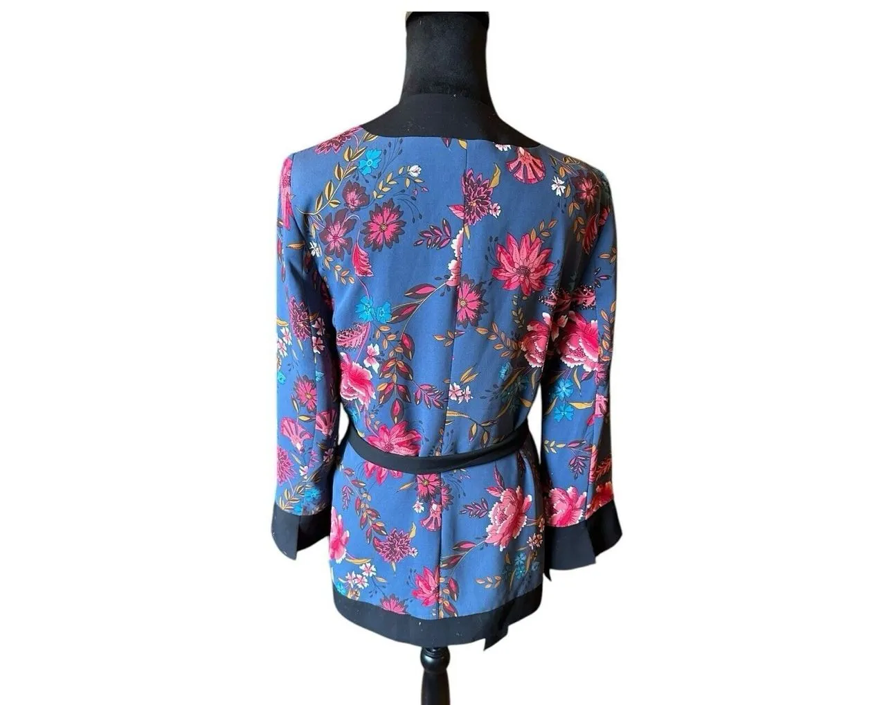 Listing Image Blurred Background