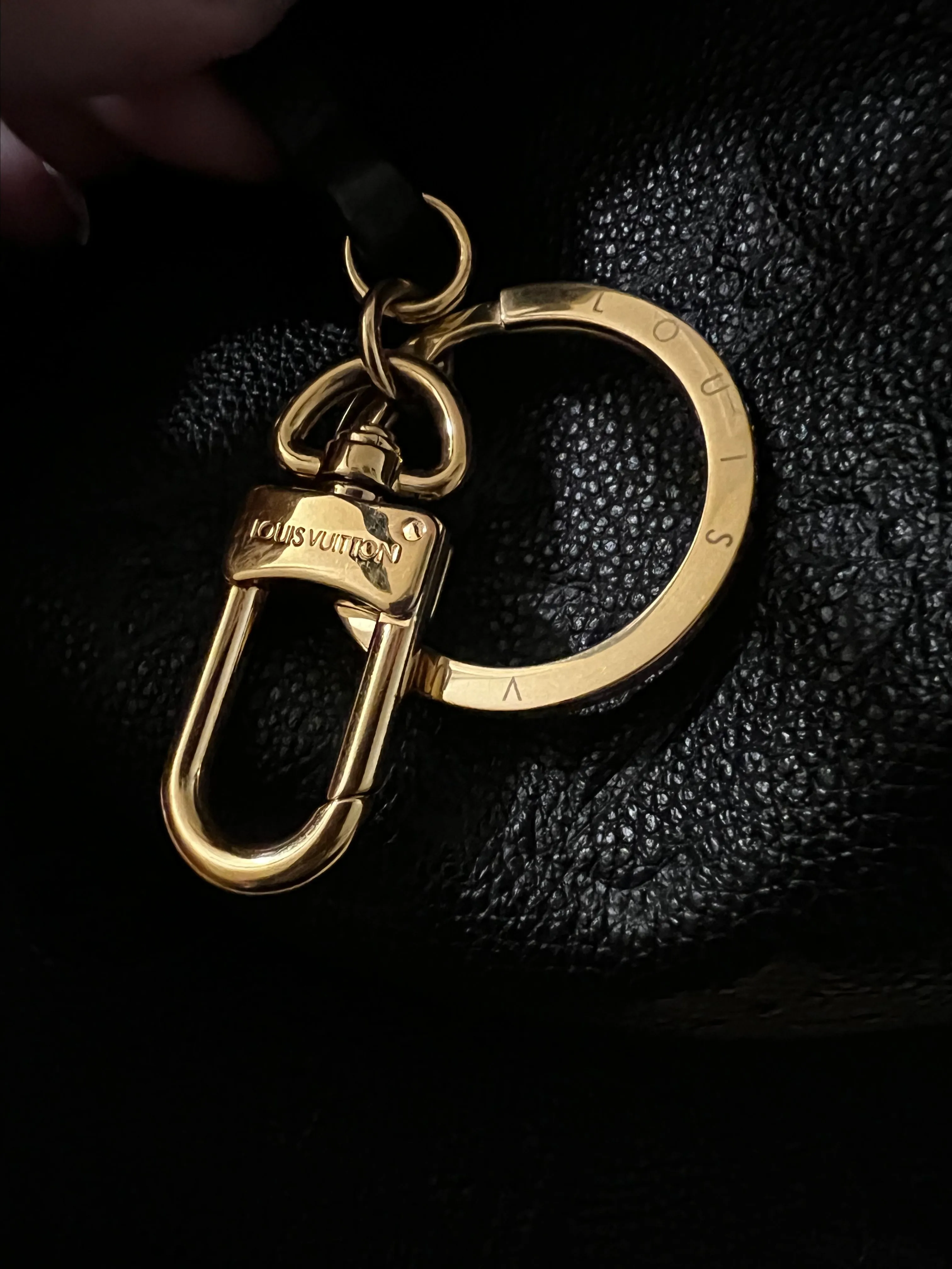 Listing Image Blurred Background