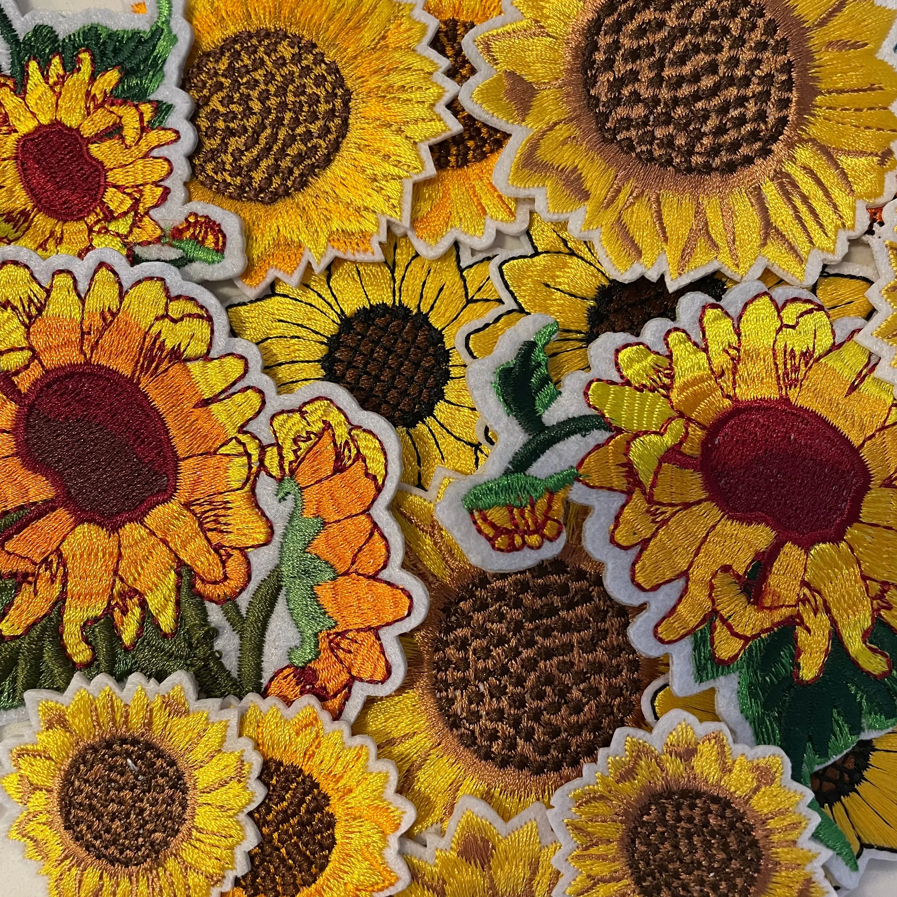 Product image for 001 Gift yourself or the chat a sunflower patch