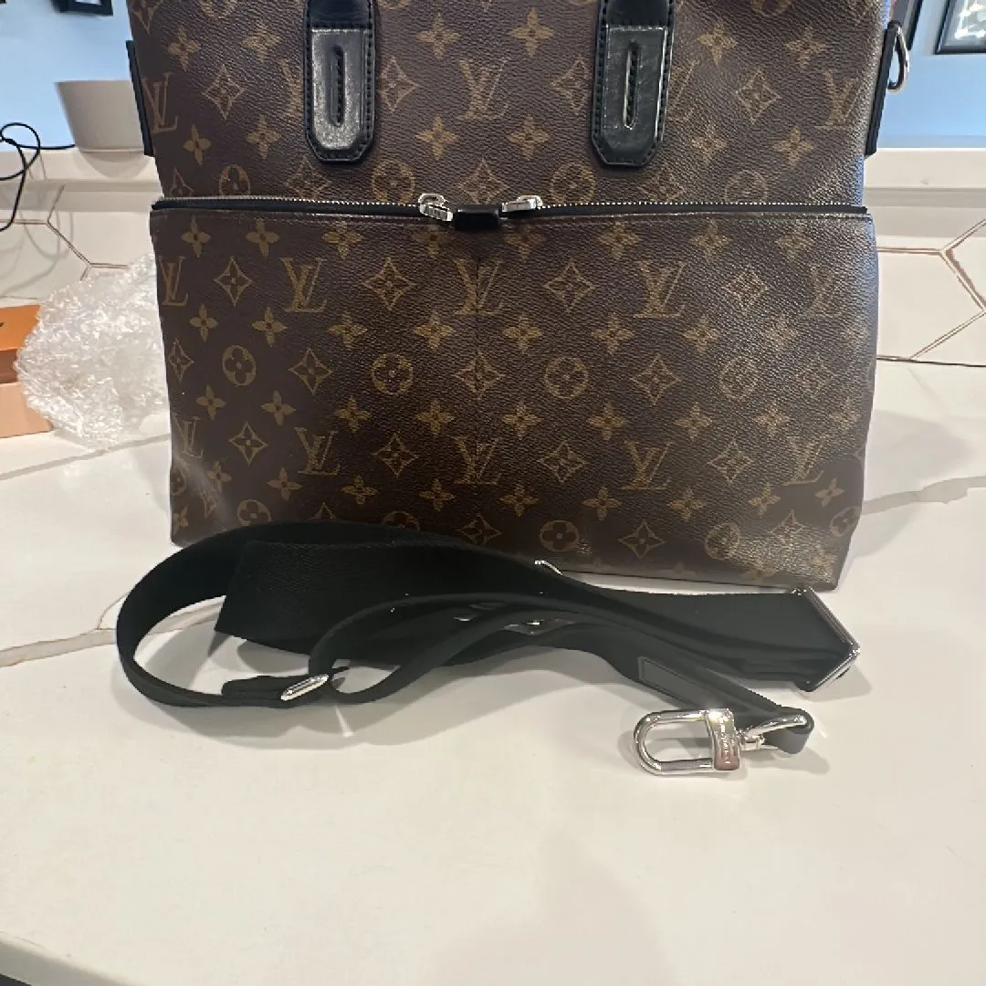 Listing Image Blurred Background
