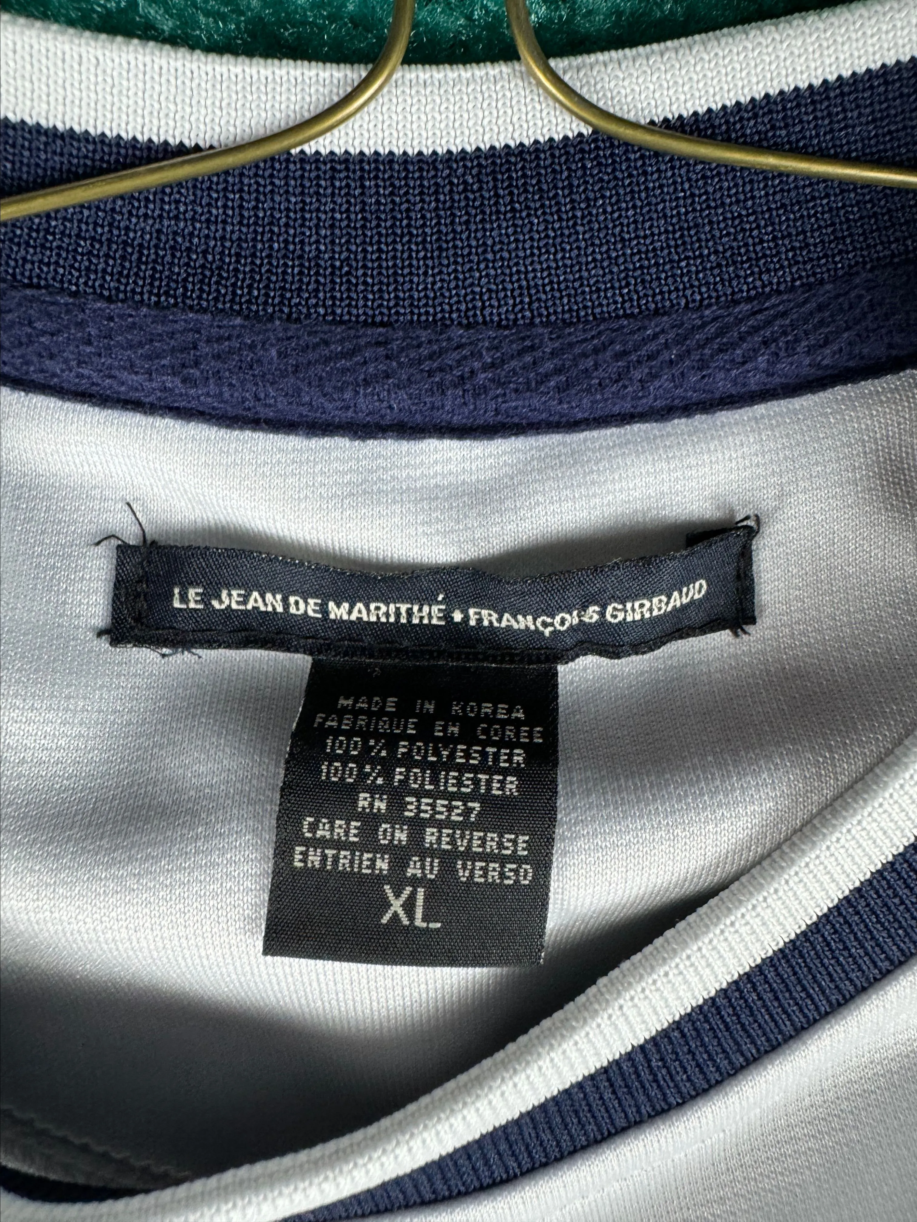 Listing Image Blurred Background
