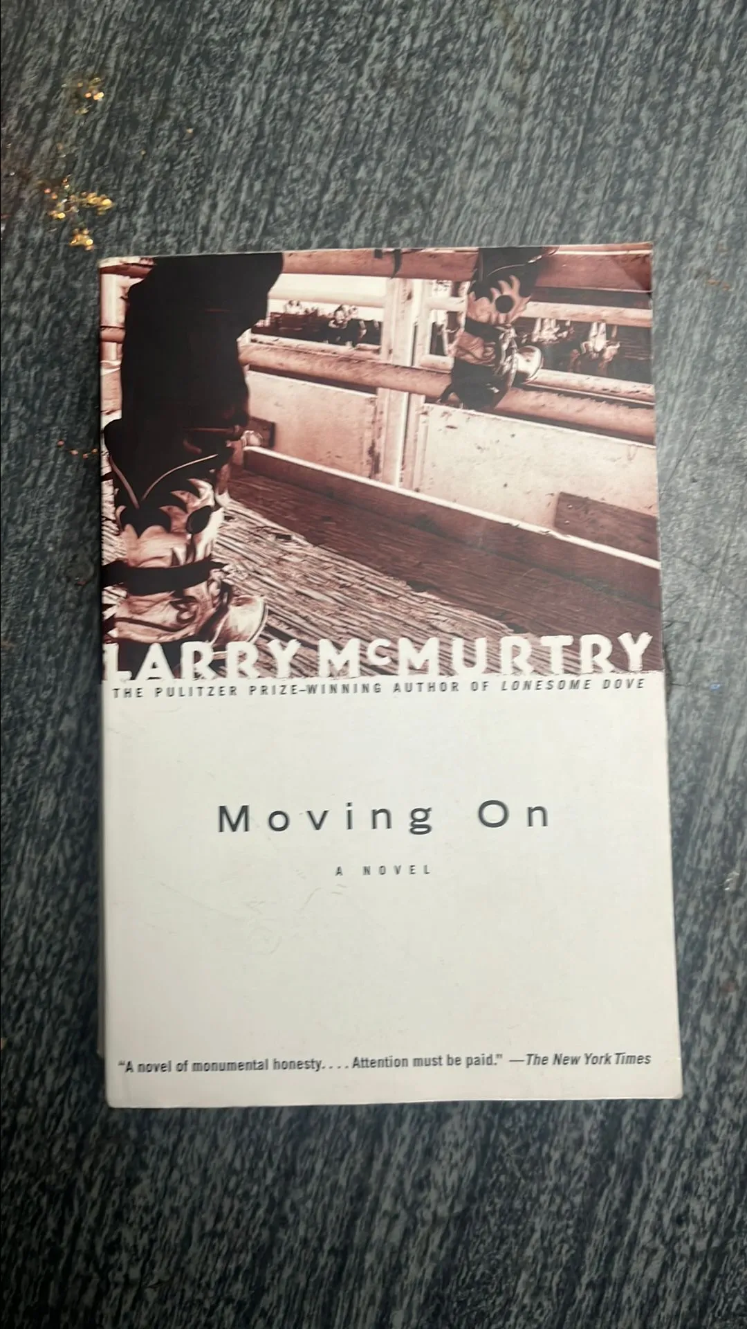Product image for Larry McMurtry - Moving On - Western