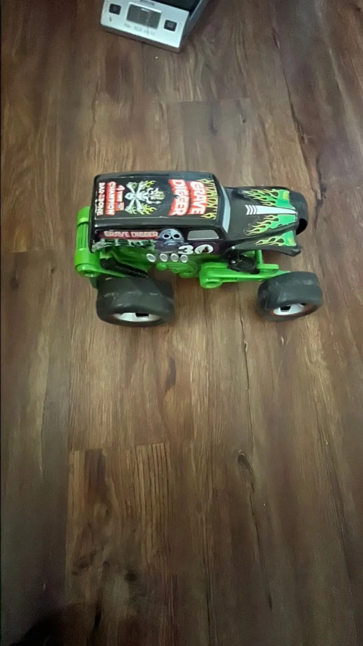 Product image for Hot Wheels Monster Jam Giant Grave Digger Truck