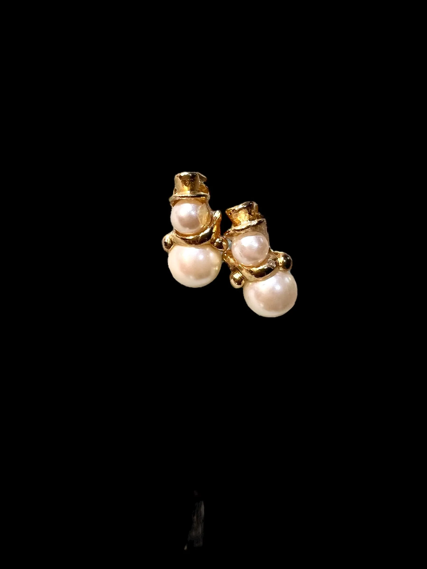 Product image for Y. Snowman Pearl and gold tone post earrings