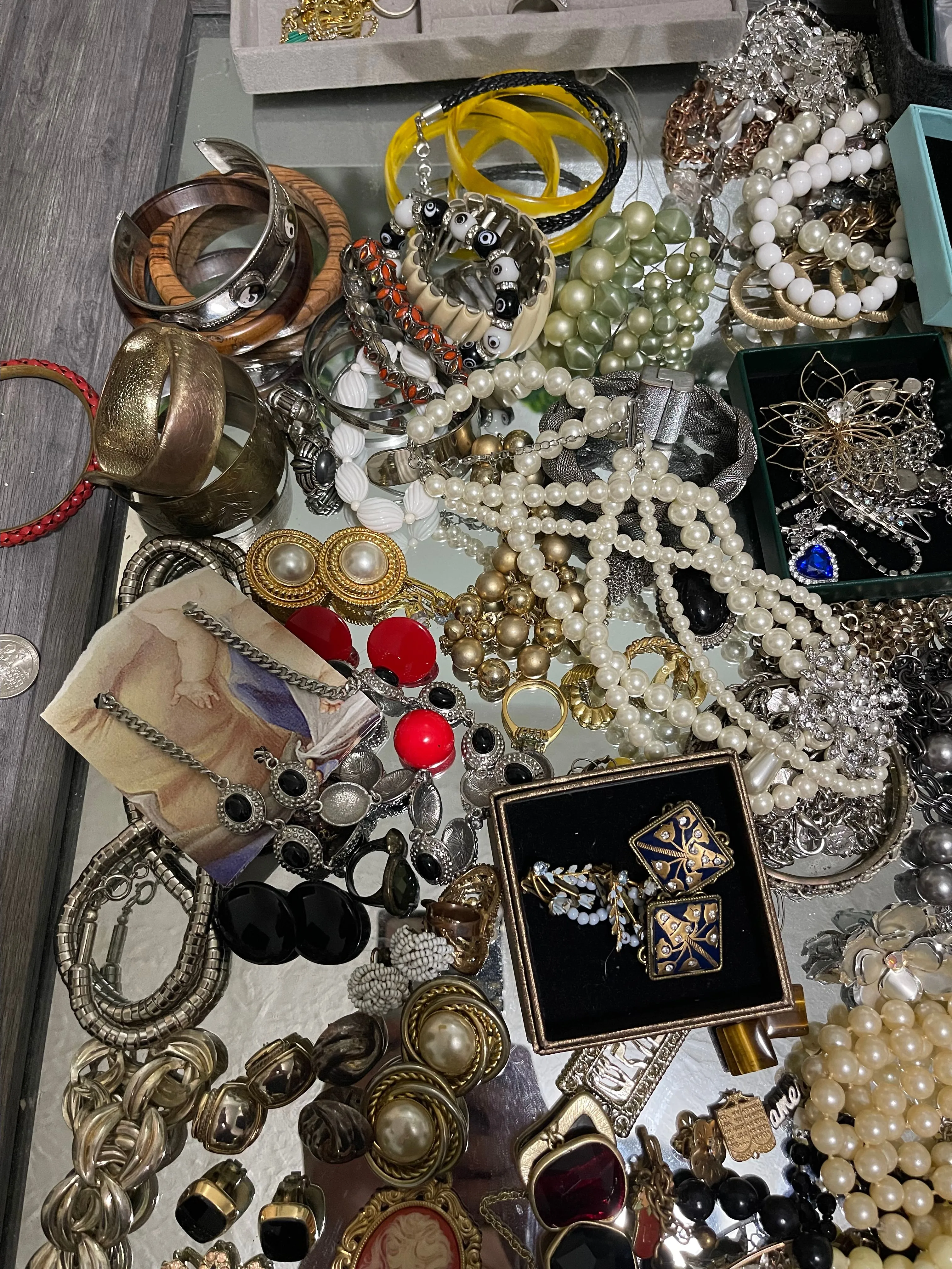 Listing Image Blurred Background