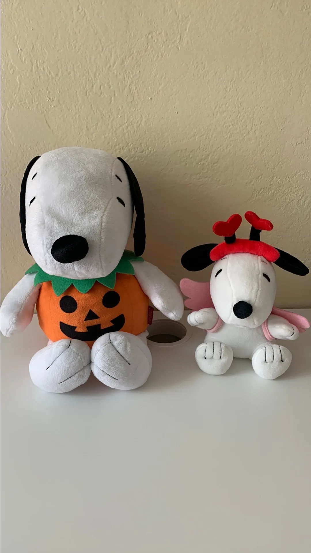 Product image for Snoopy Holiday plush bundle