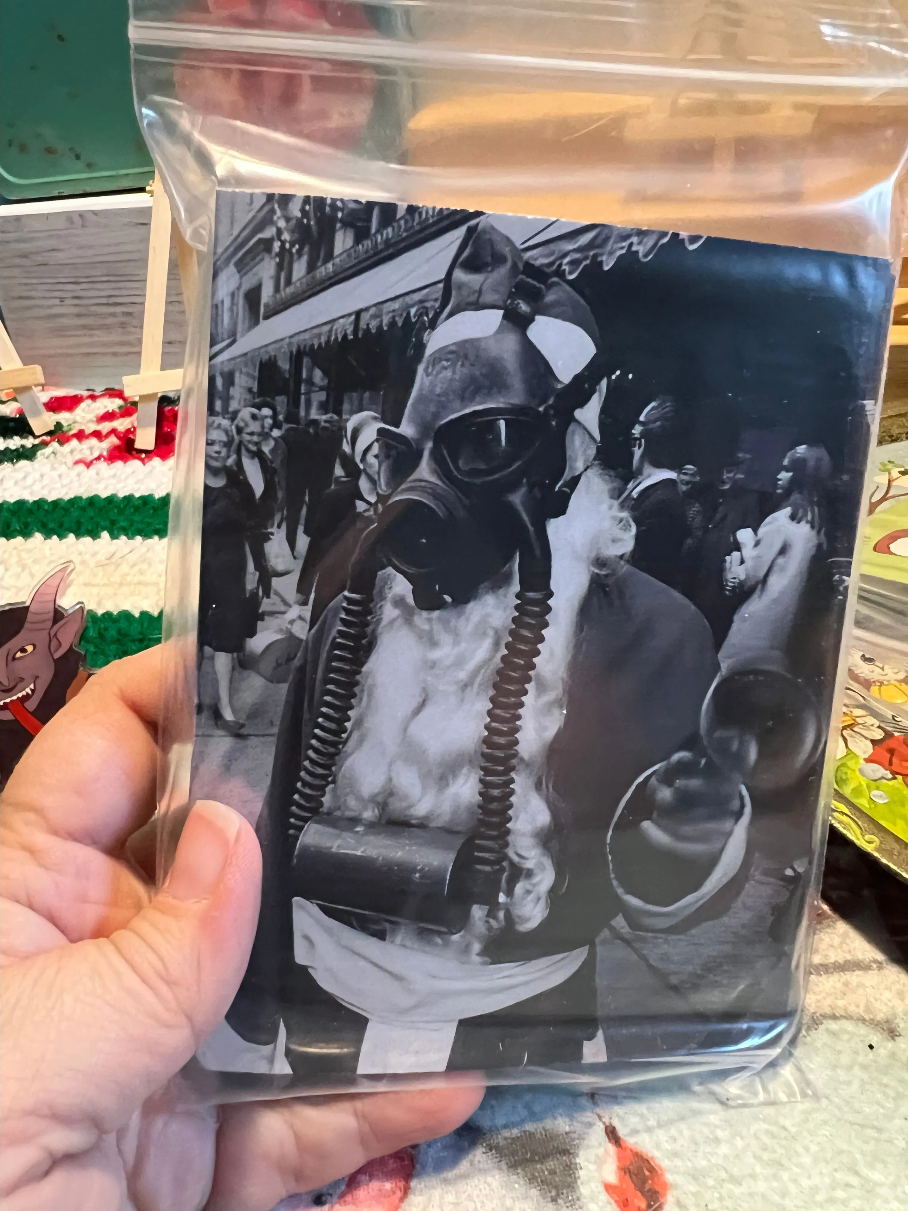 Product image for Bn008. Gas mask Santa card 10 pack