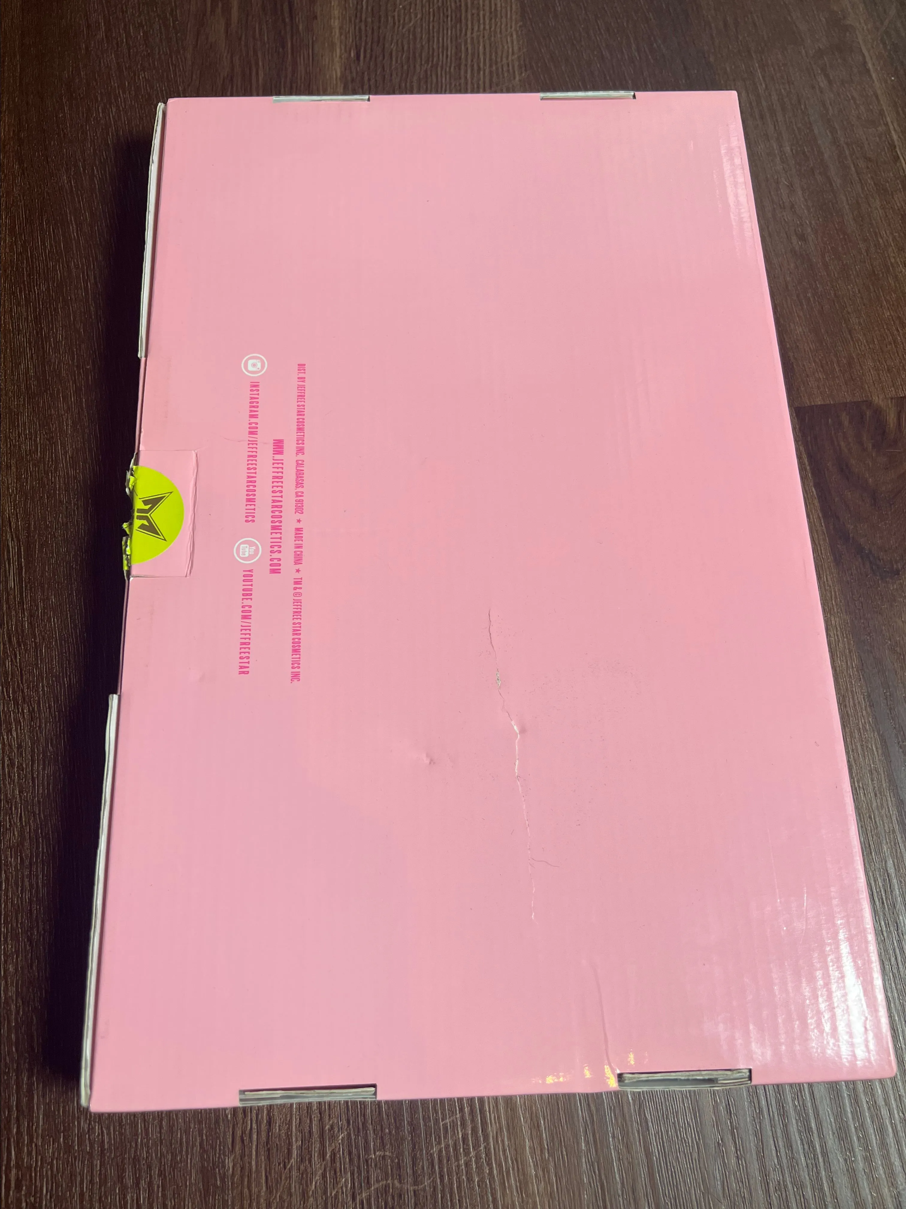 Listing Image Blurred Background
