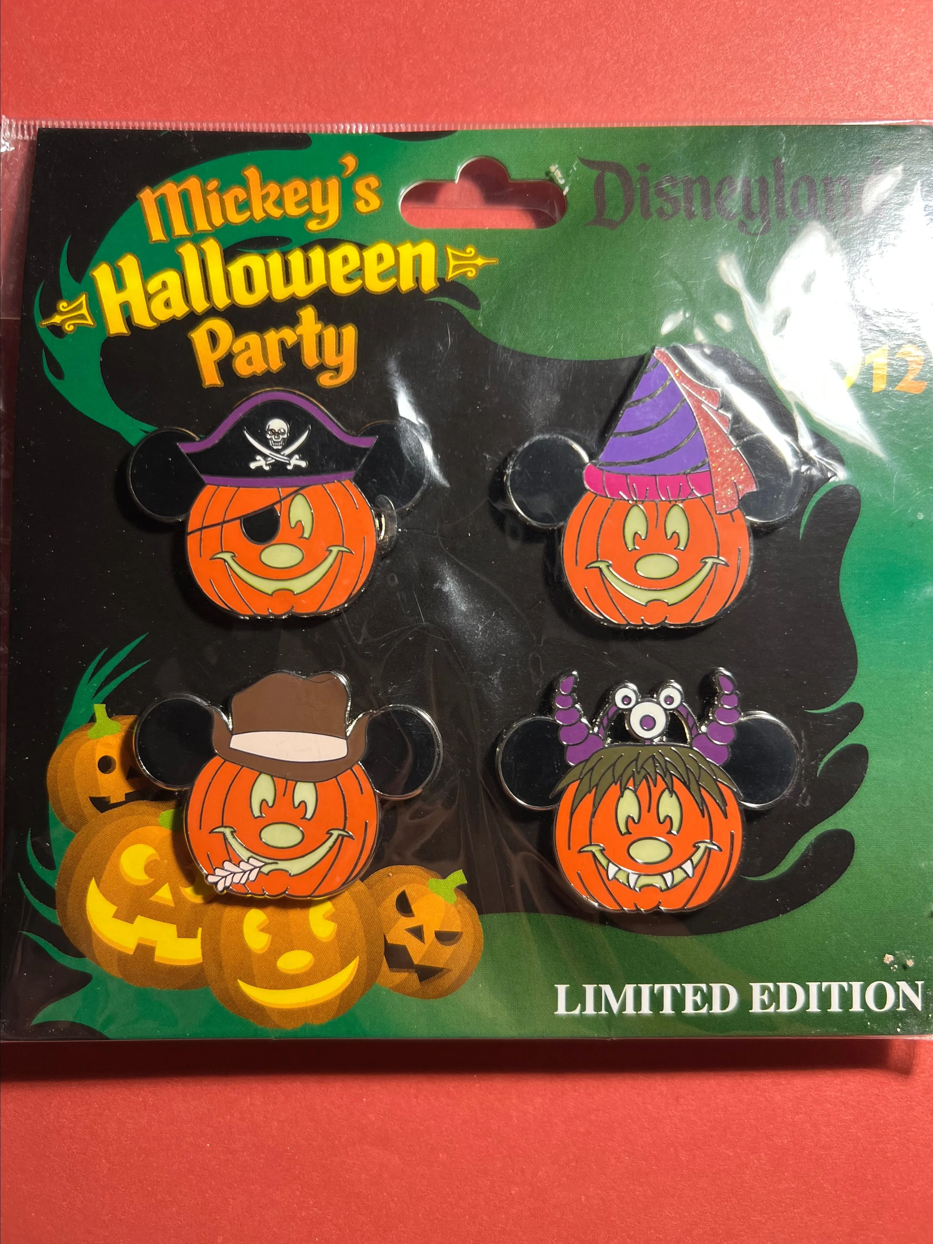 Product image for Mickey Glow in the Dark Pumpkins Pin Set