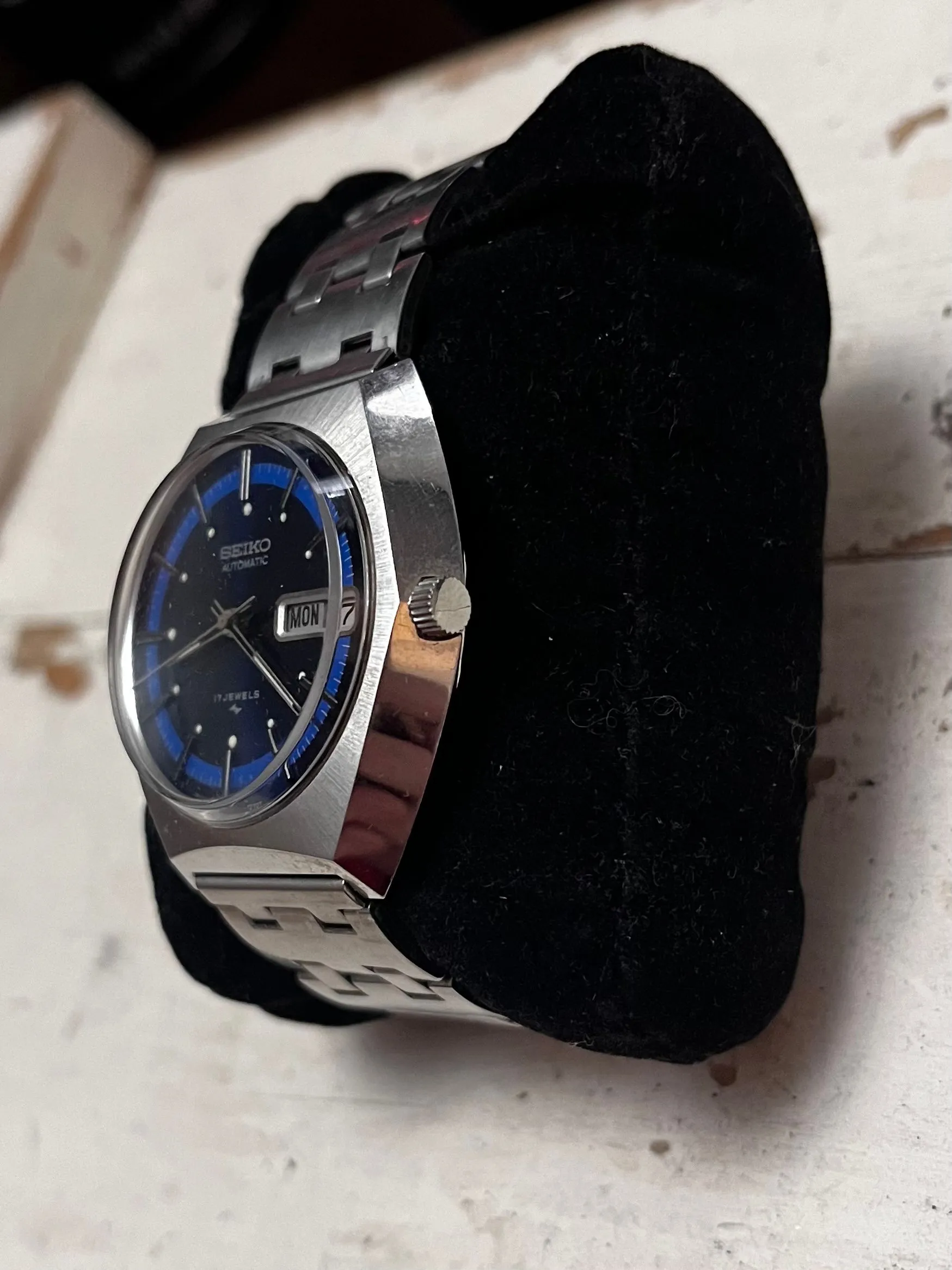 Listing Image Blurred Background