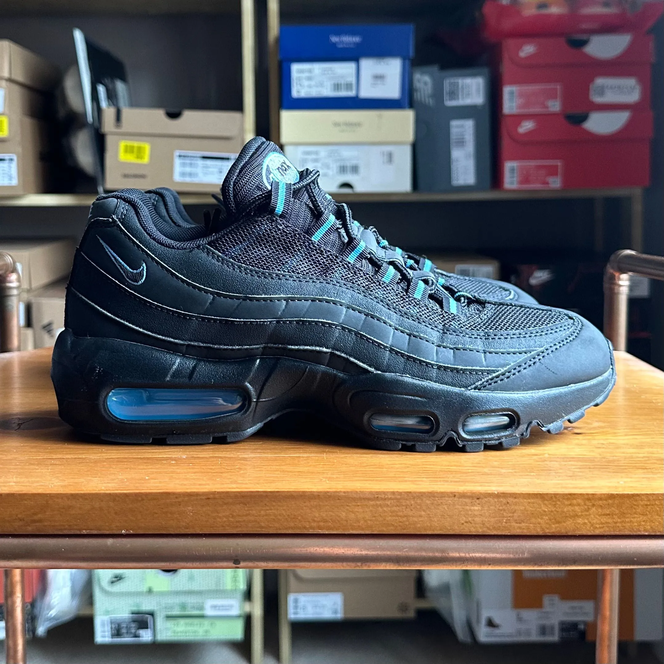 Product image for Preloved Nike Air Max 95 - Black/University Blue (UK 6) - No Box