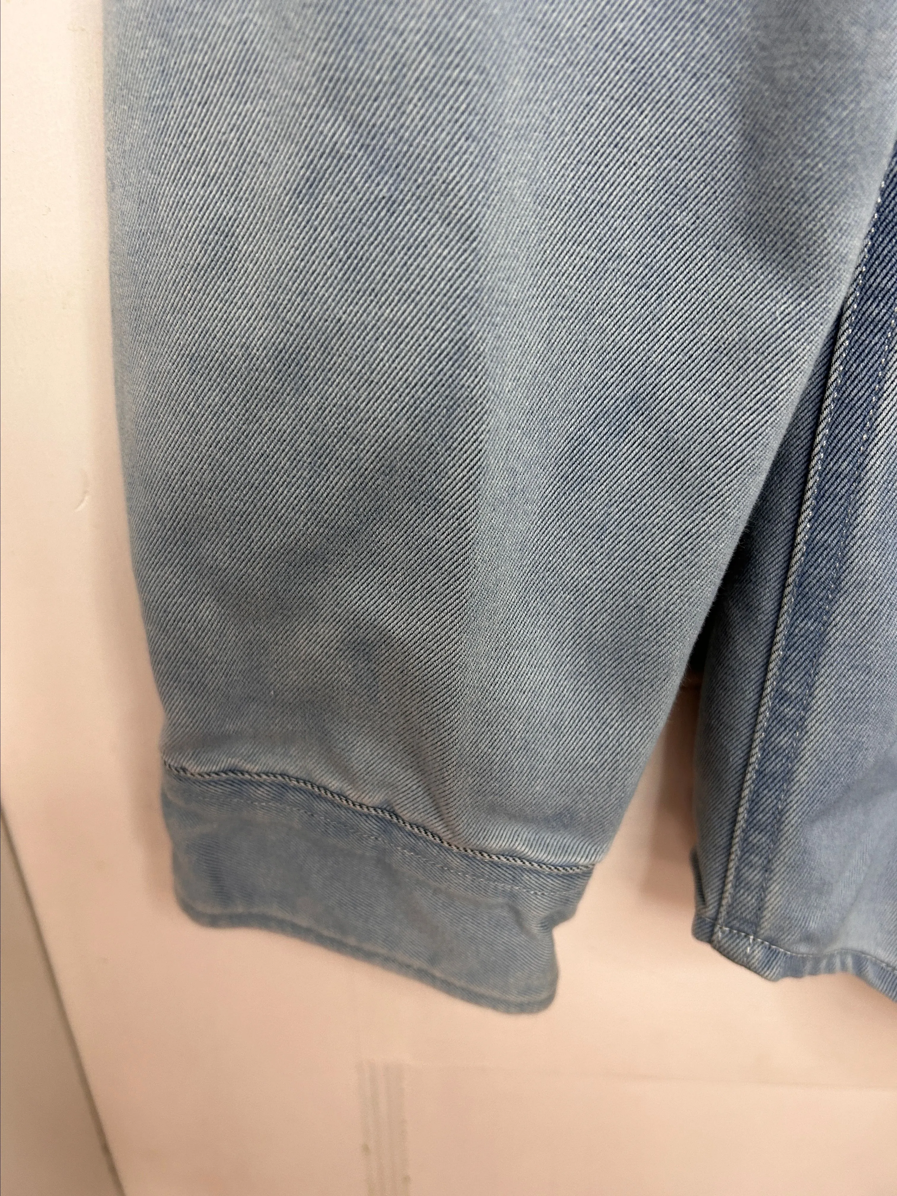 Listing Image Blurred Background