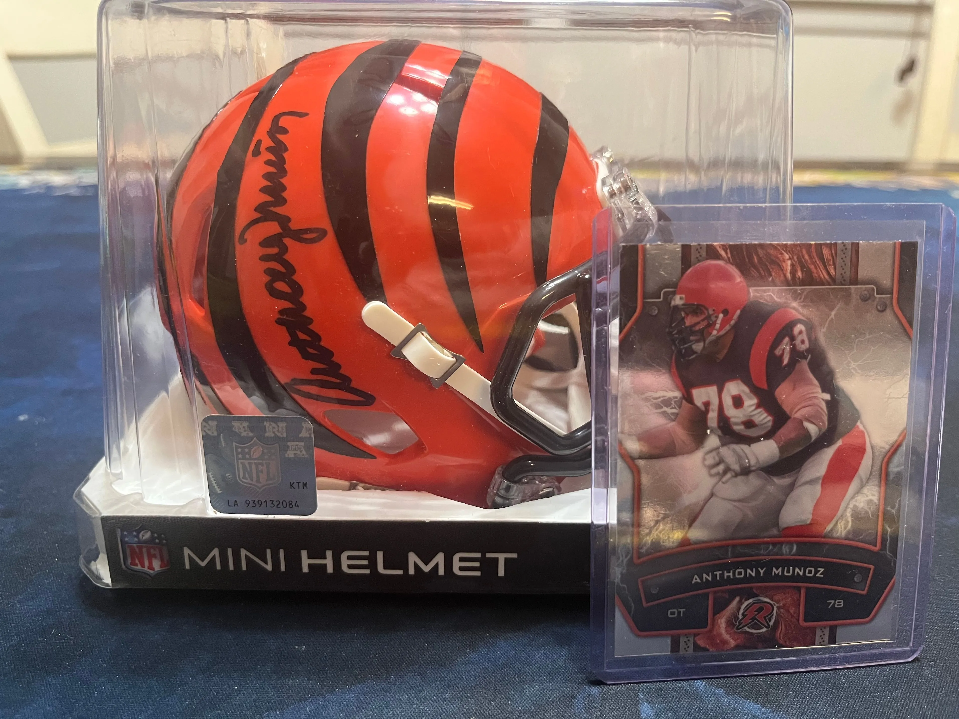 Product image for Anthony Munoz Autographed Bengals Mini Helmet