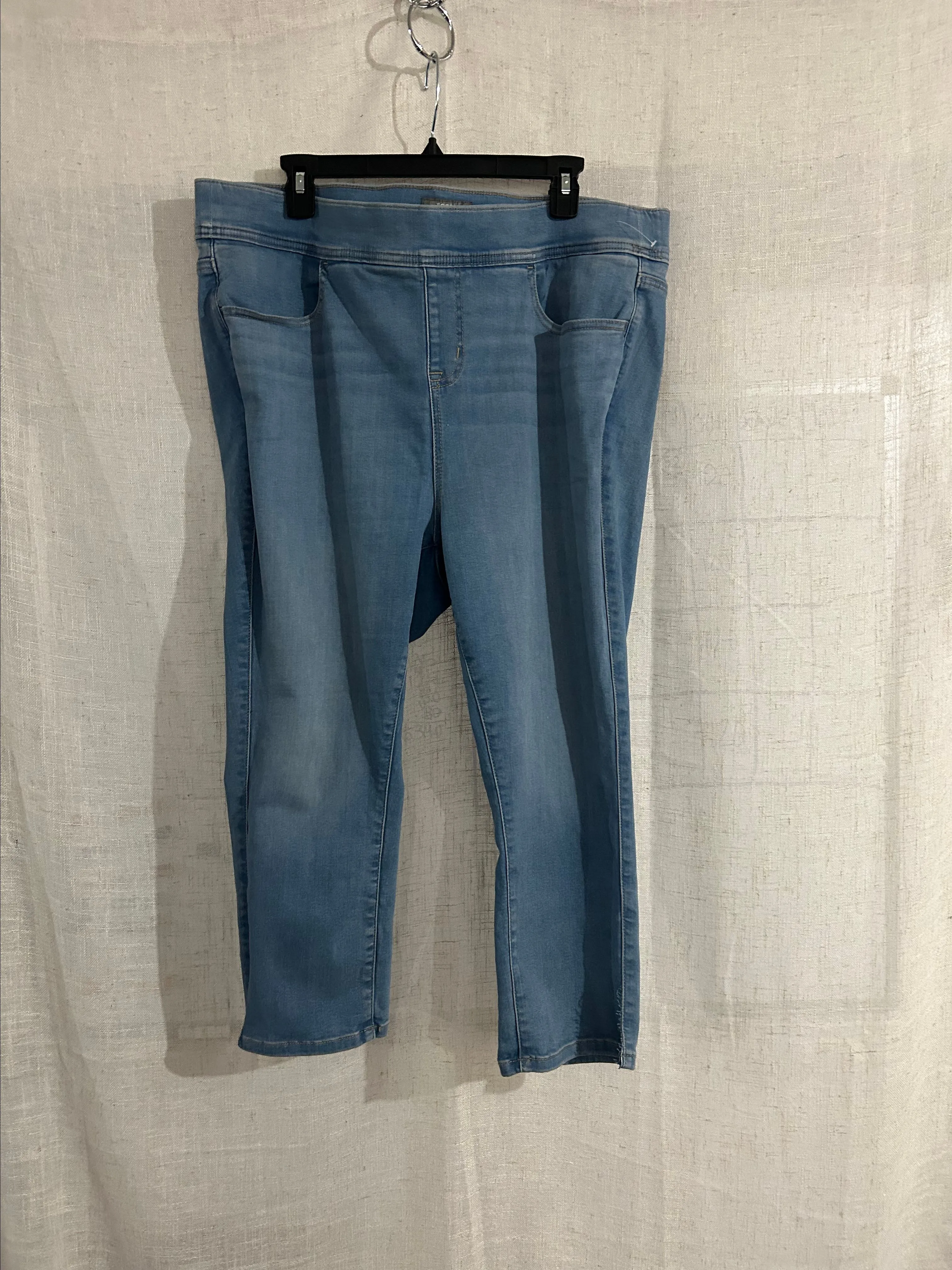 Product image for 036 Torrid Capri Style Jeans- size 2