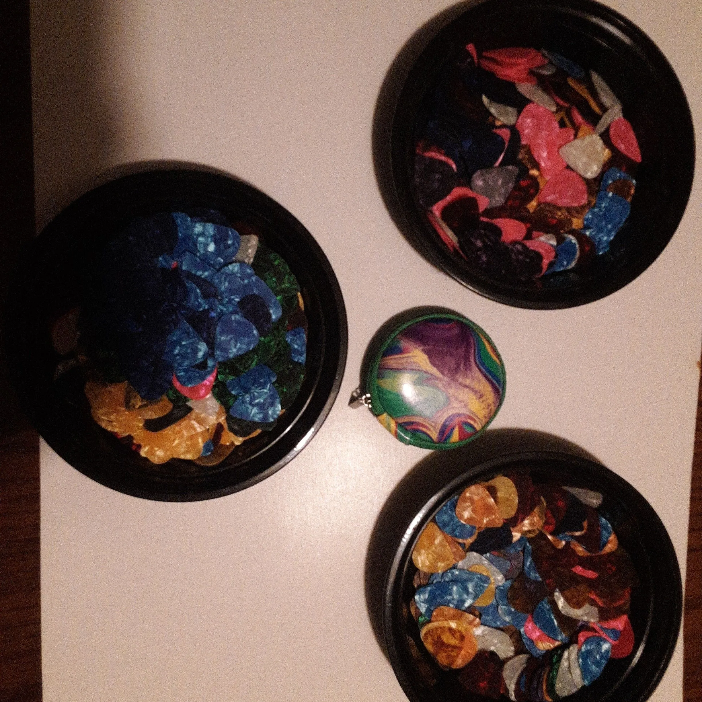Product image for 20 assorted picks with zipper storage container