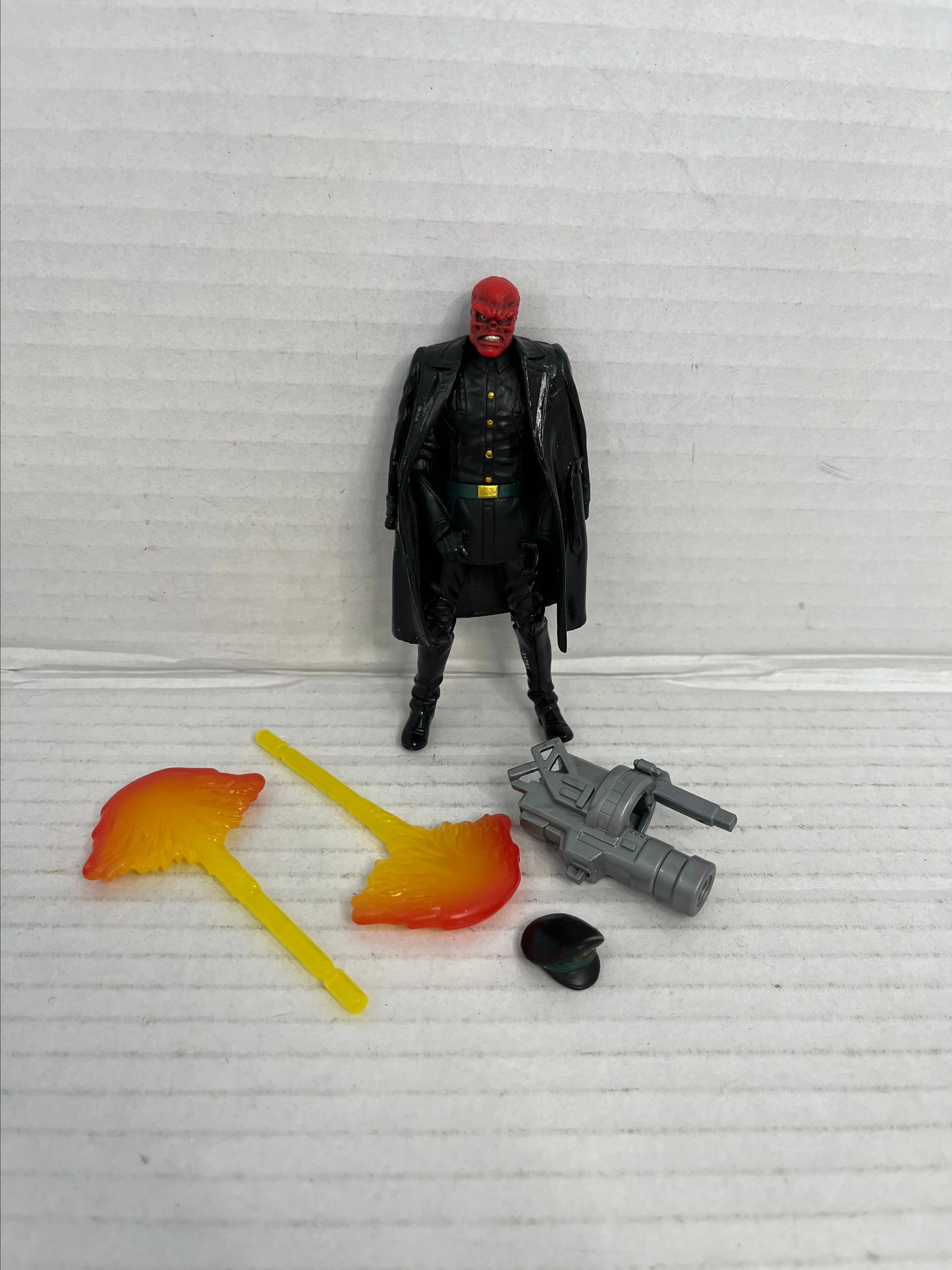 Product image for Hasbro Marvel Avengers Assemble Cosmic Strike Red Skull 3.75" Figure Complete