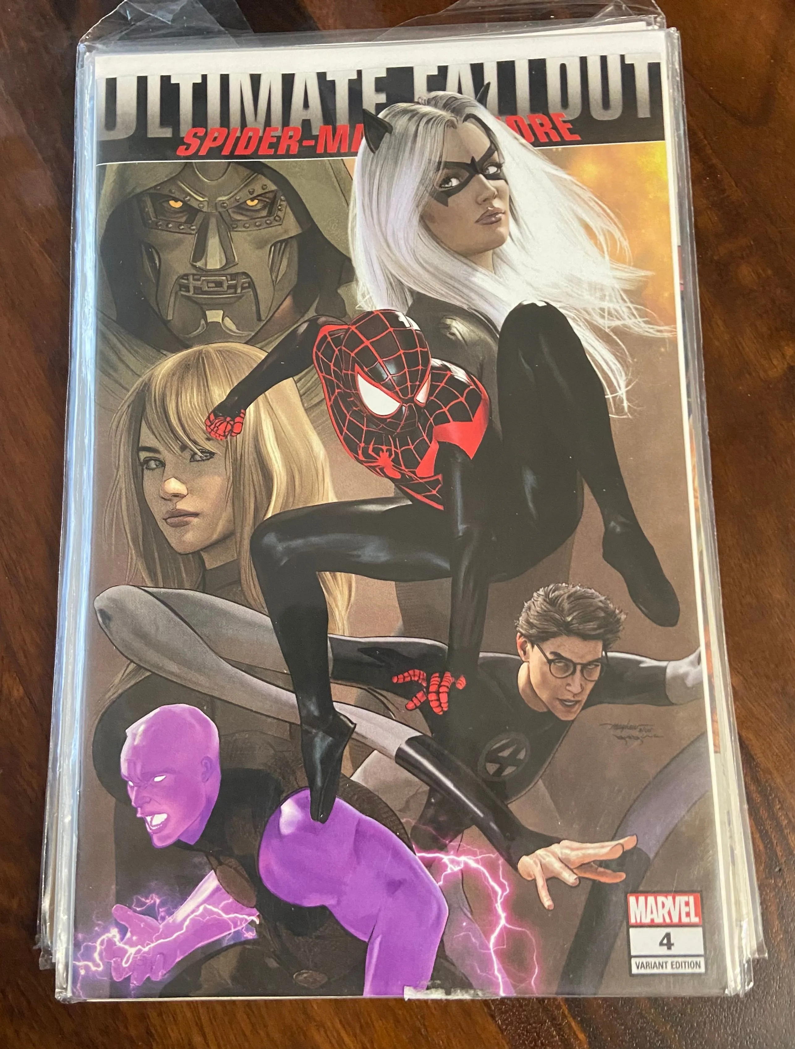 Product image for Ultimate Fallout 4 Facsmile Mike Mayhew Trade Variant high grade Frankie's comic
