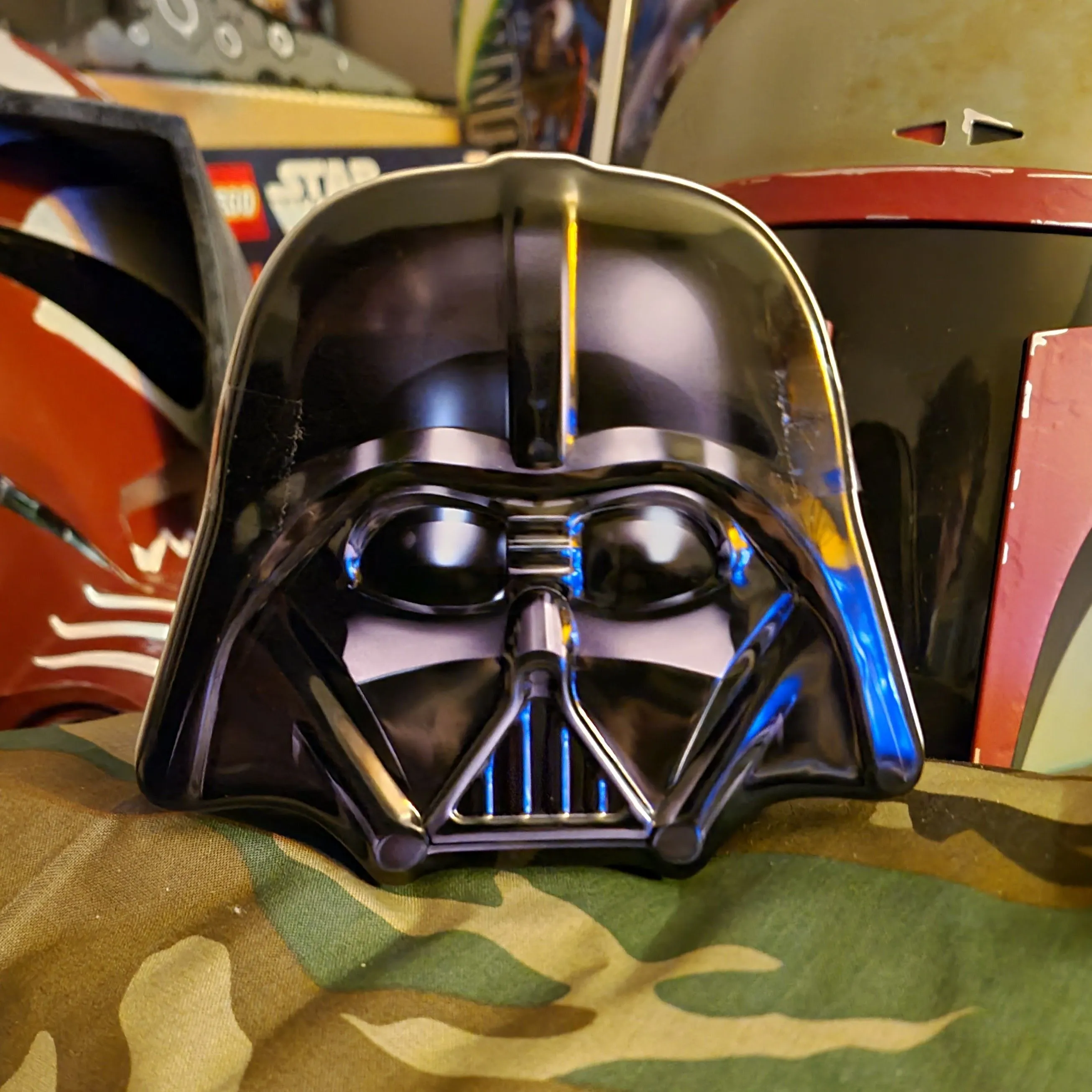 Product image for Tin Darth Vader w/ Darth Vader Minifigure