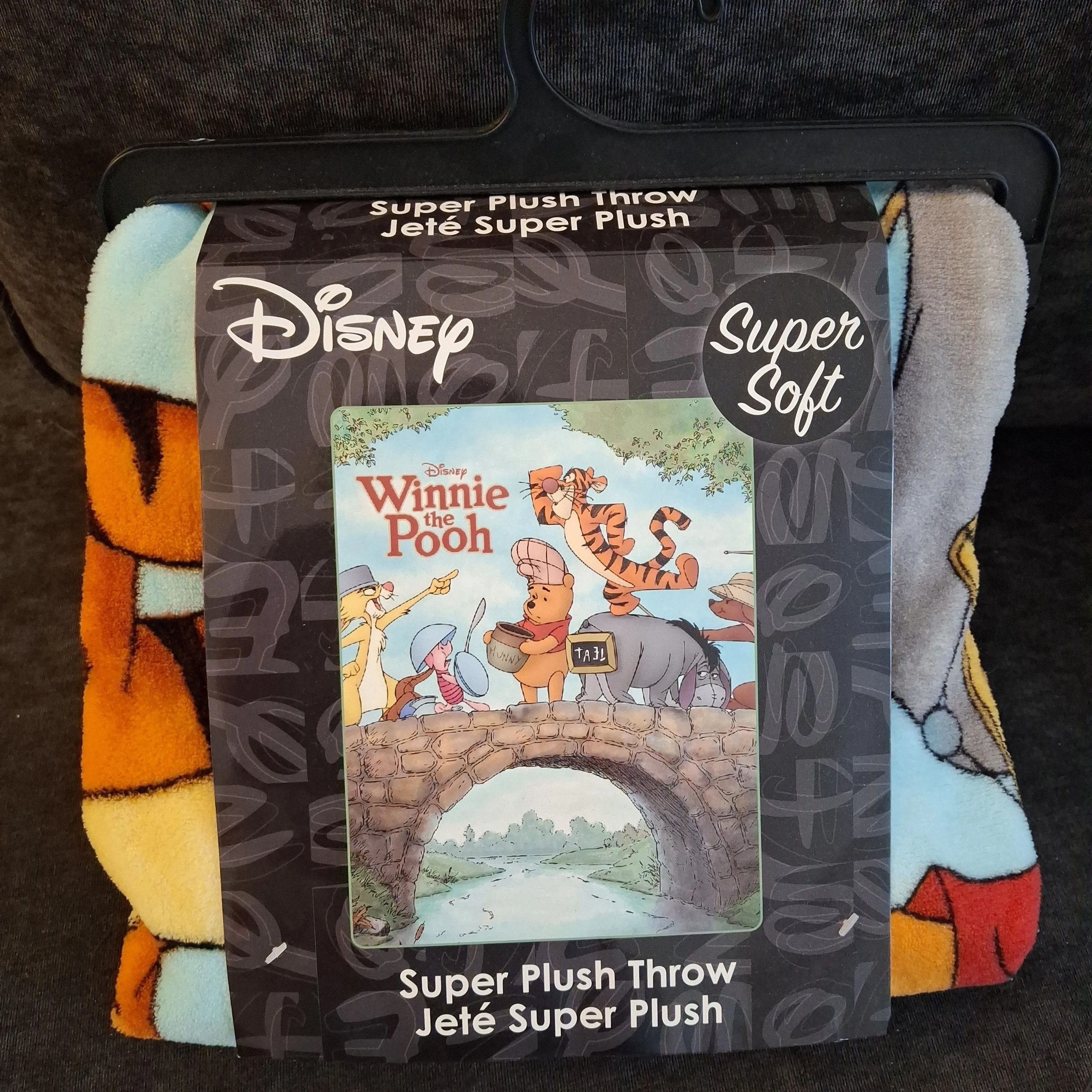 Product image for Disney Winnie the Pooh & Friends Super Plush Throw 48x60 NEW!