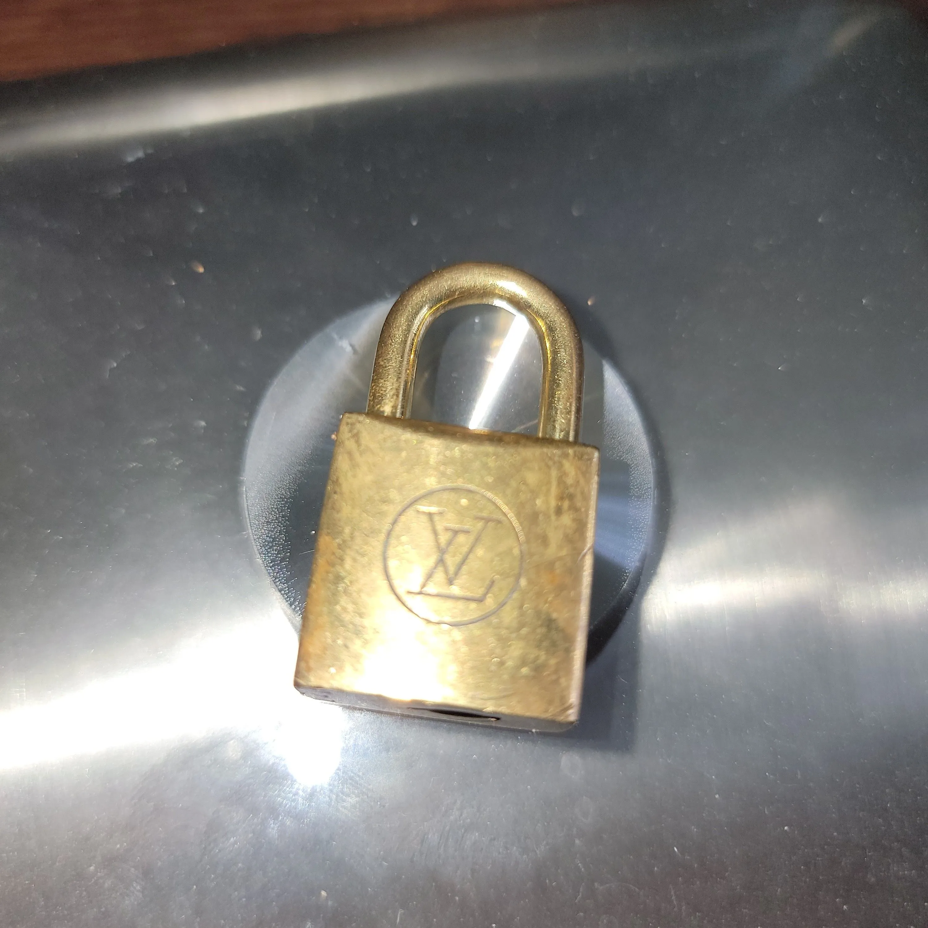 Product image for 006. LV lock -NO KEY #223 Louis Vuitton