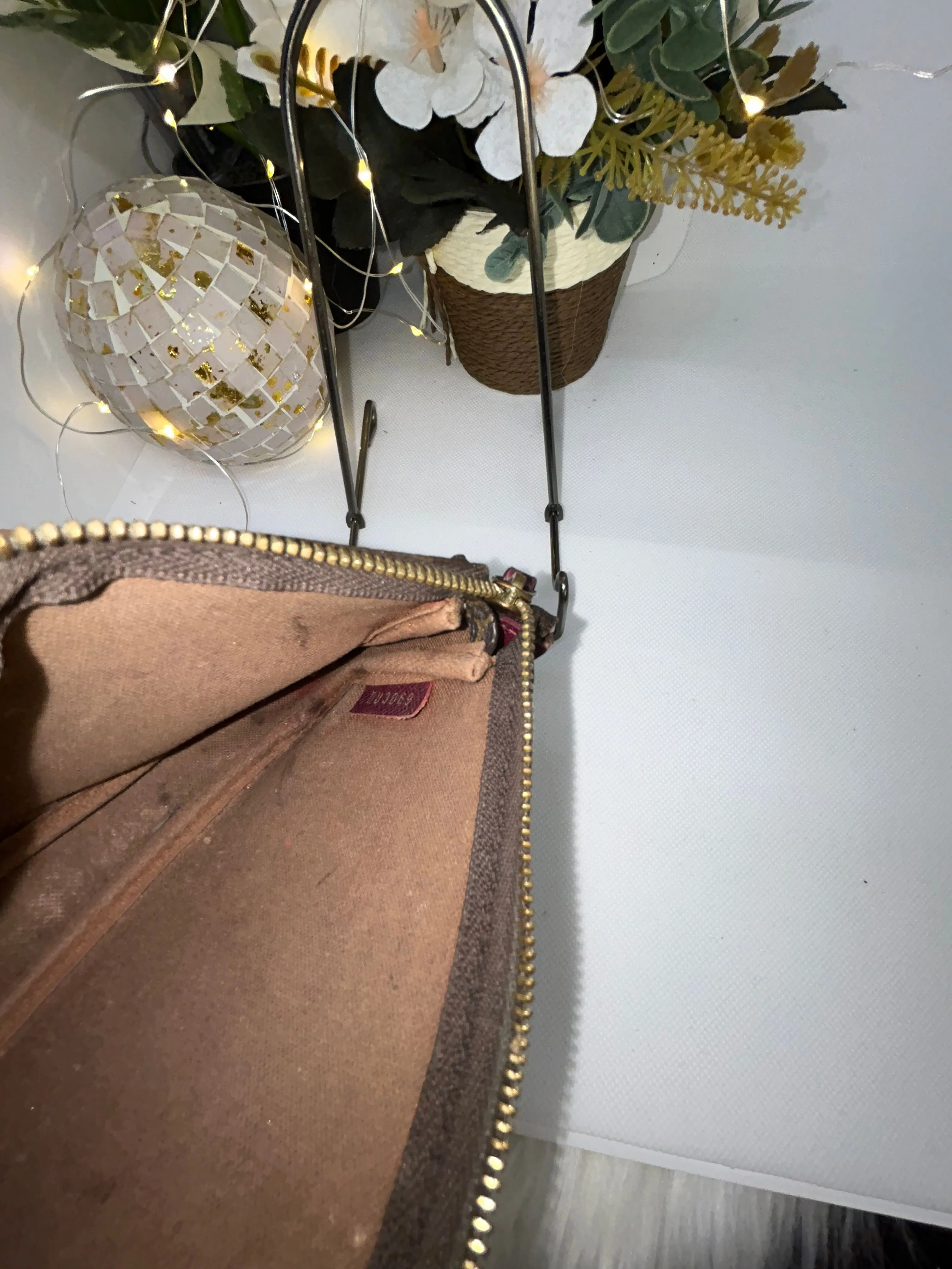 Listing Image Blurred Background