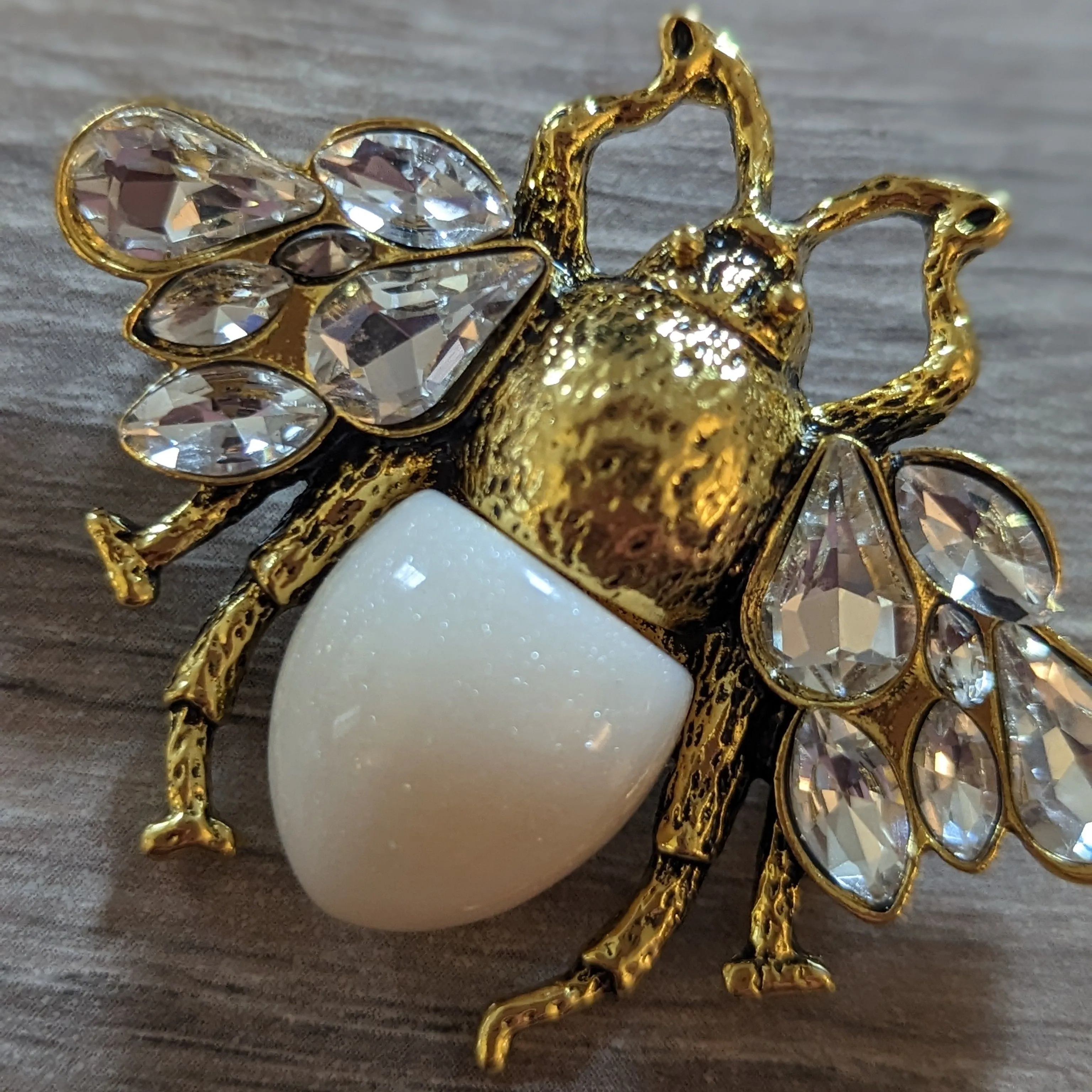 Product image for Bee brooch