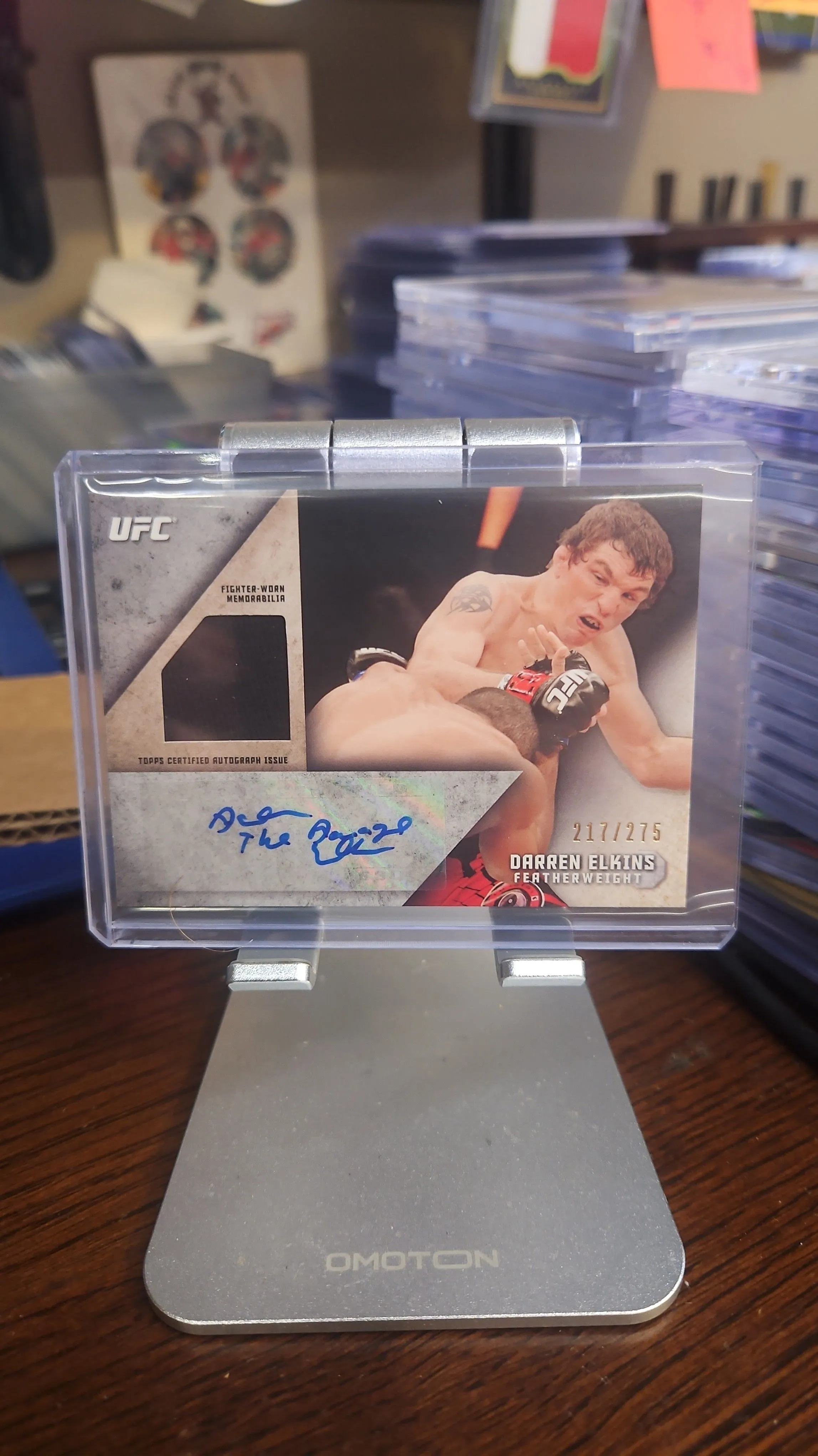 Product image for Darren Elkins Patch Auto....#d 217/275...2015 Topps UFC...