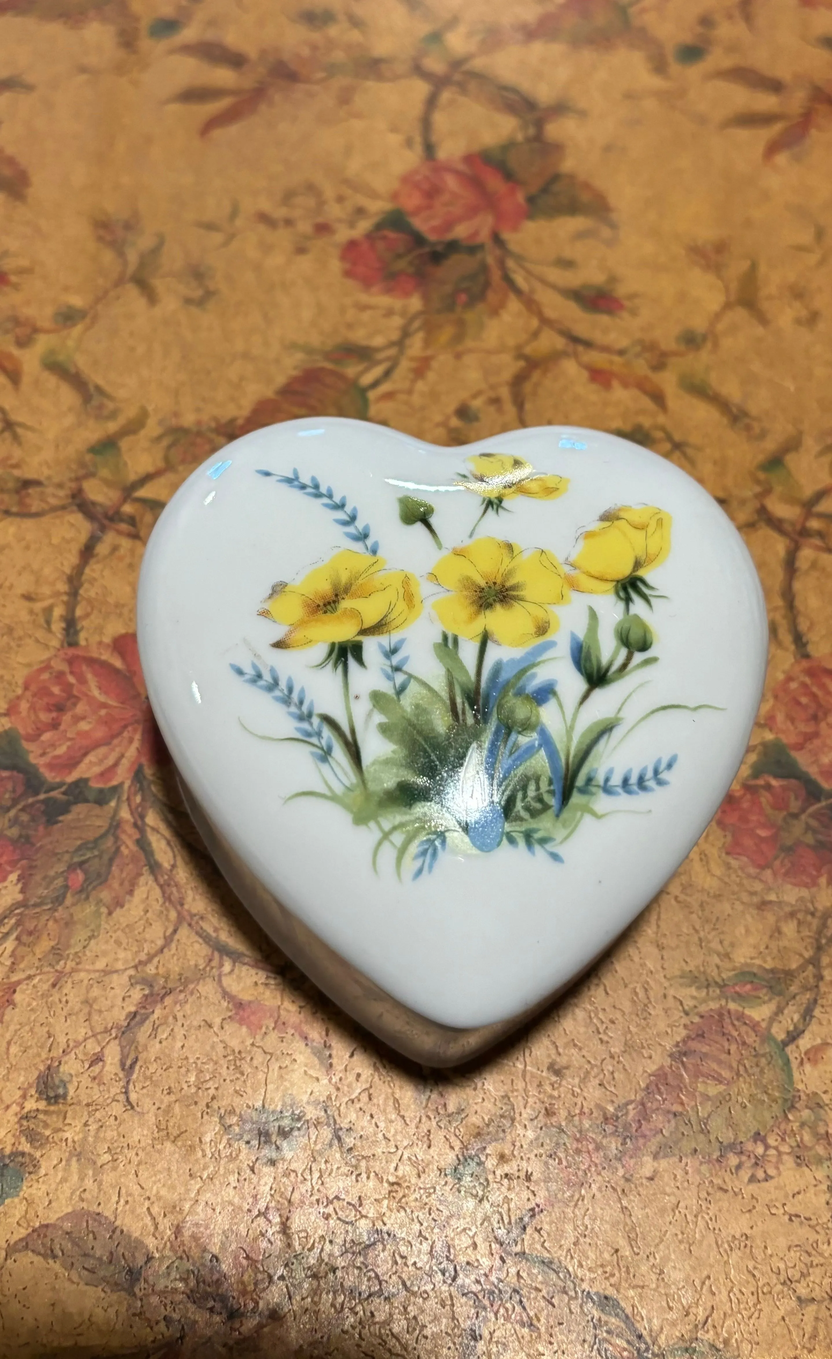 Product image for The Toscany Collection Porcelain Heart Floral Trinket Box