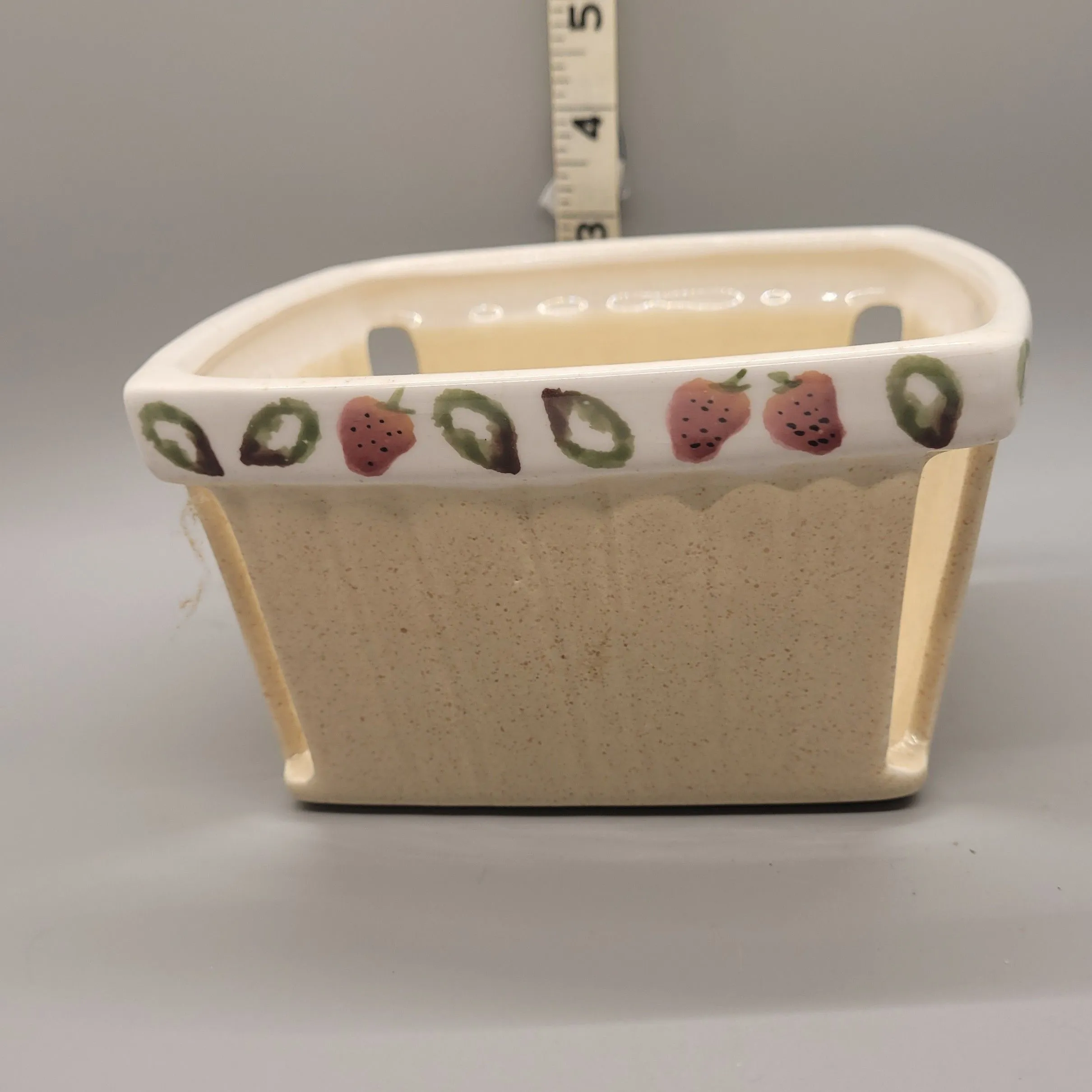 Product image for ceramic berry basket