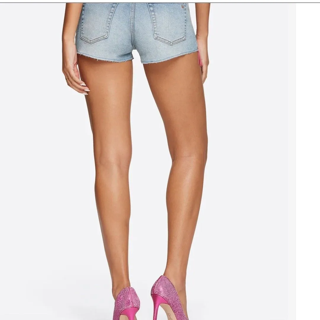 Listing Image Blurred Background