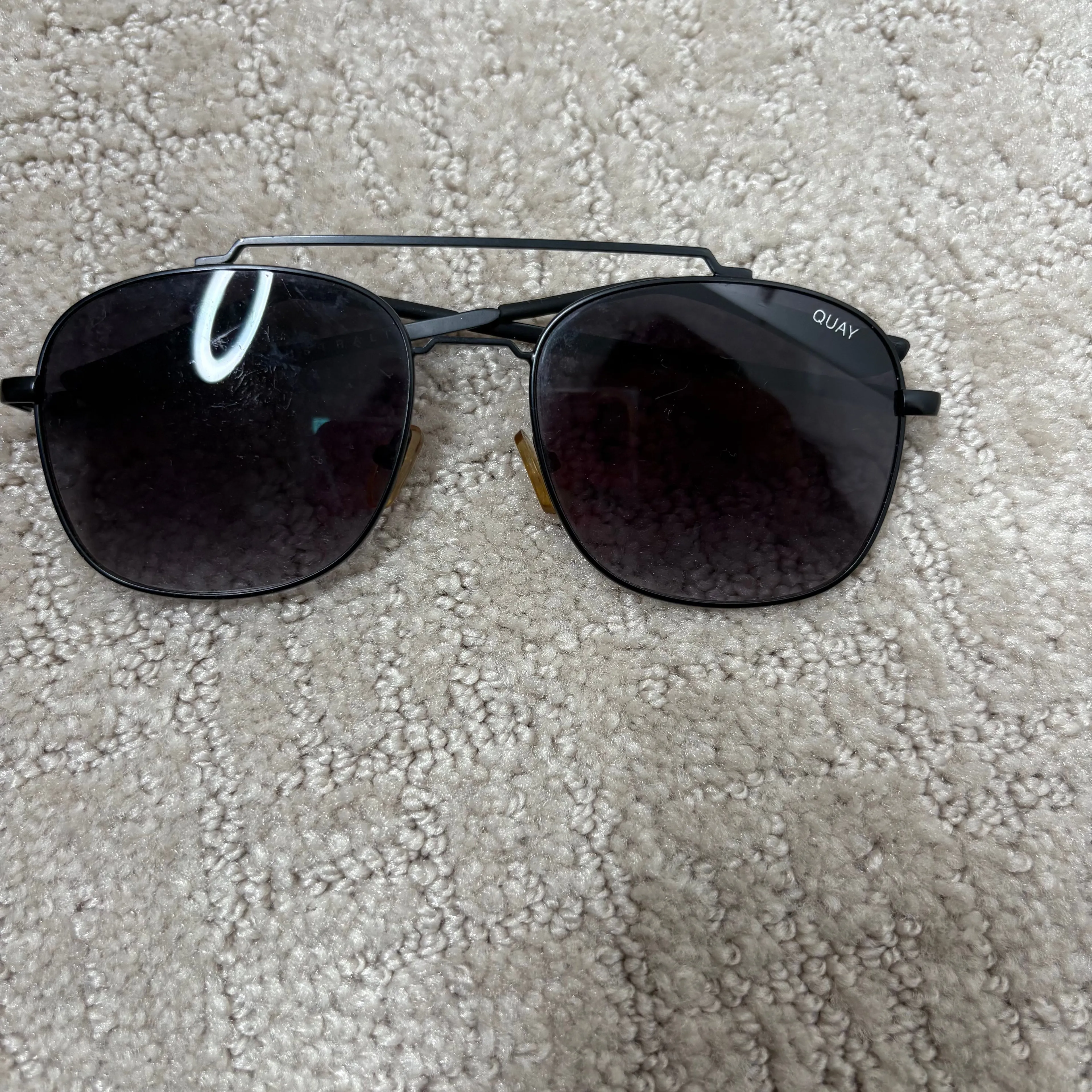 Listing Image Blurred Background