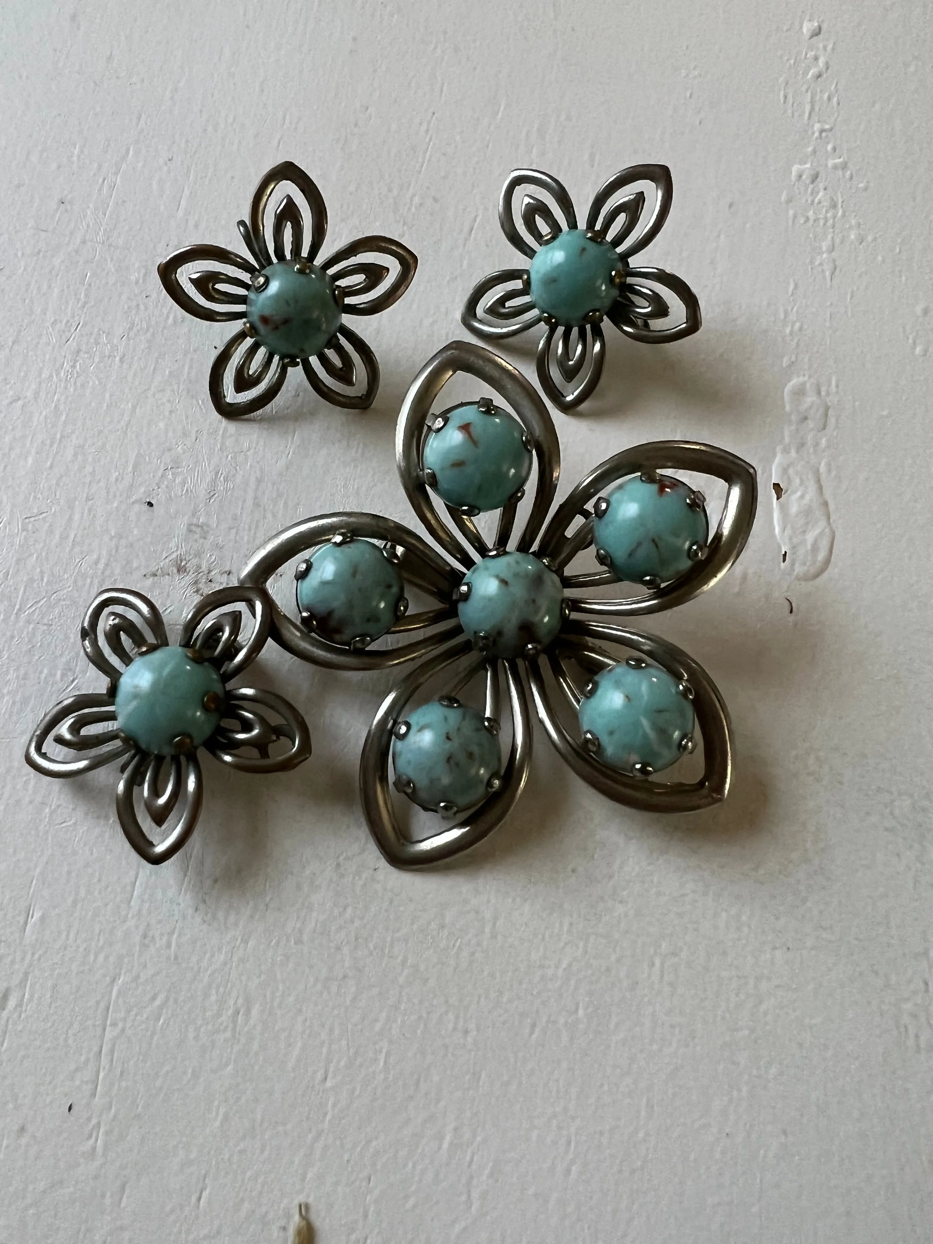 Product image for Set of 4 Flower brooch and earrings with faux turquoise Vintage silver toned
