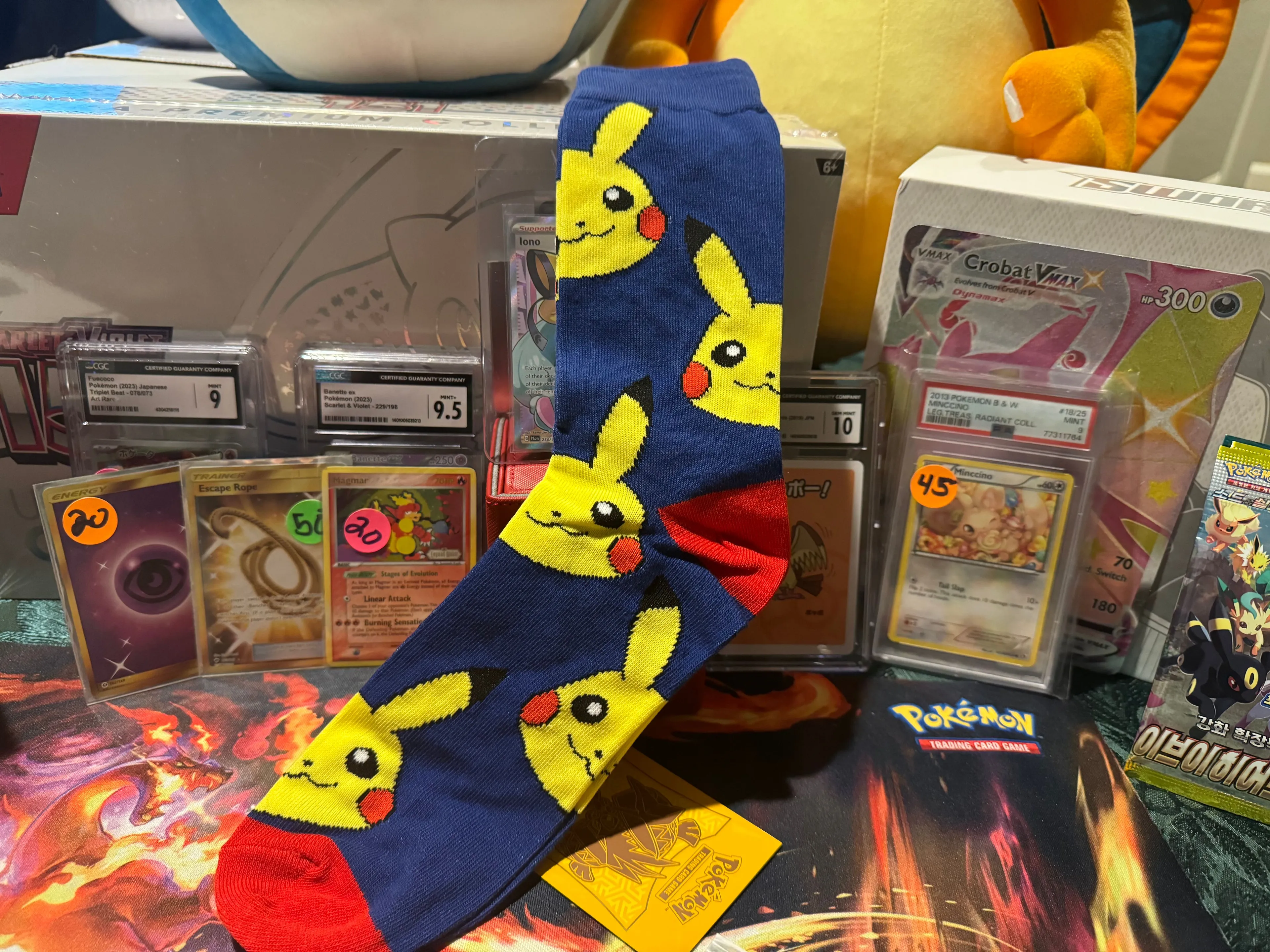 Product image for Pikachu Men's pair of tall socks #2