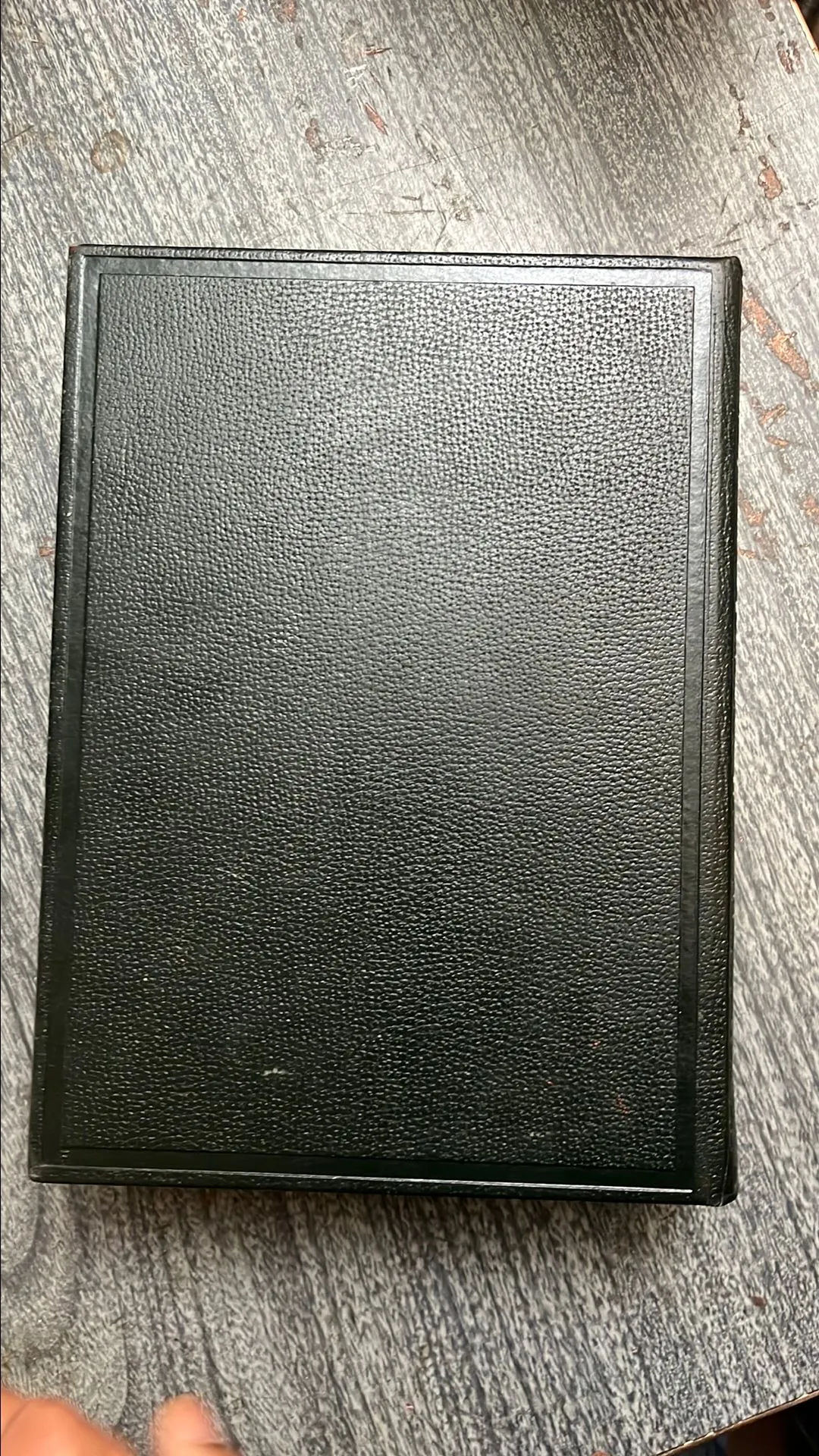 Listing Image Blurred Background