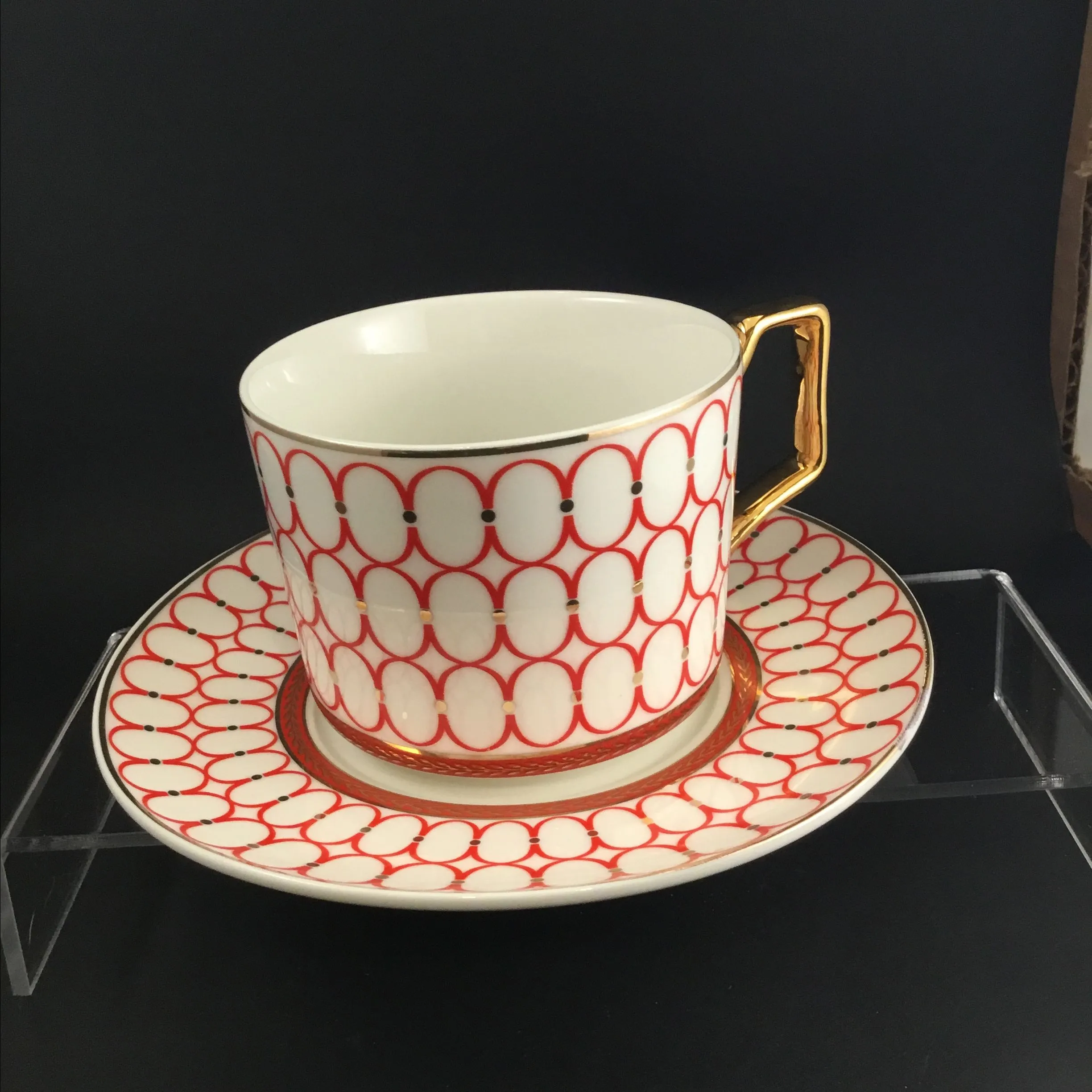 Product image for Jusalpha Elegant modern red tea cup with saucer