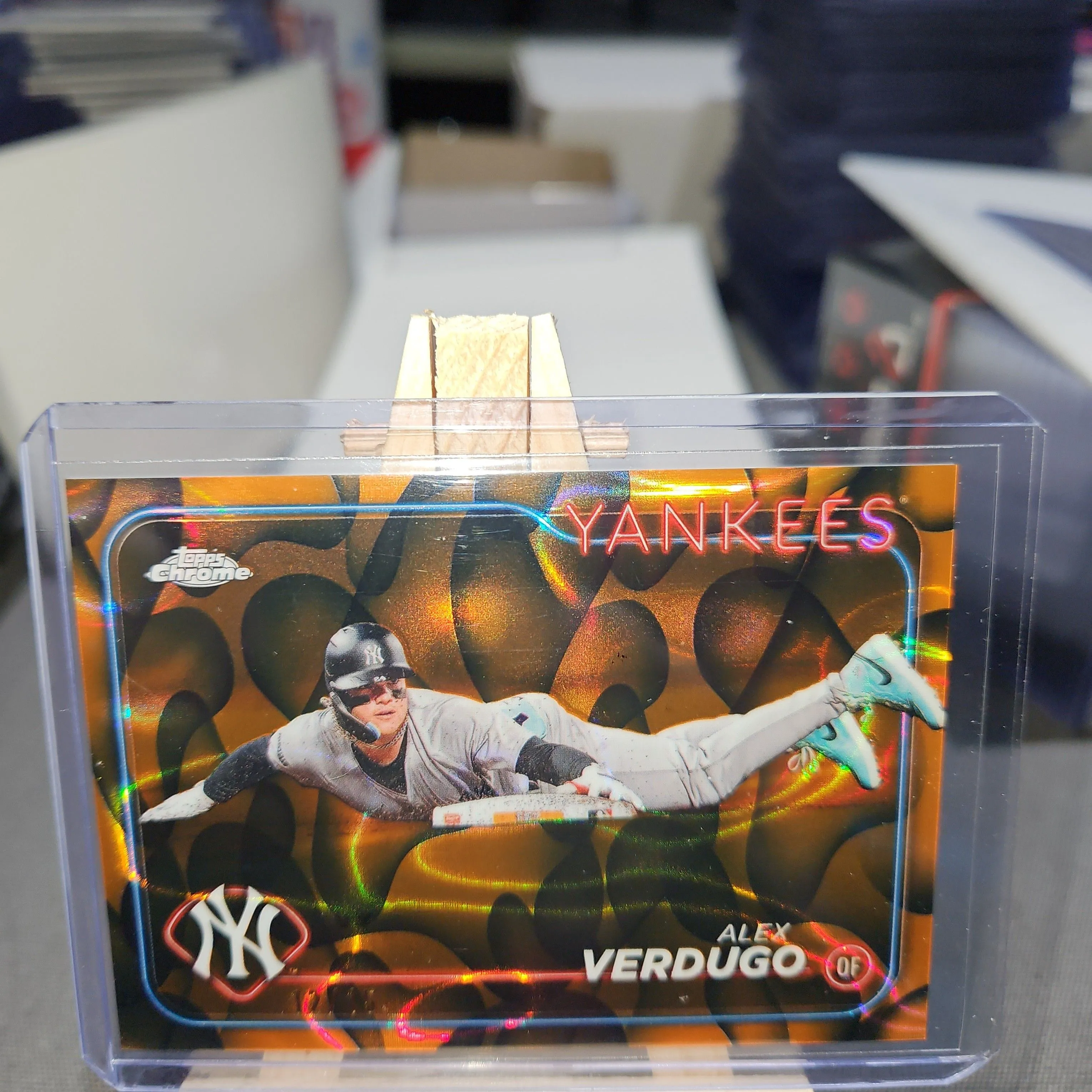 Product image for 2024 Topps Chrome Alex Verdugo Orange & Black Lava Lamp /15