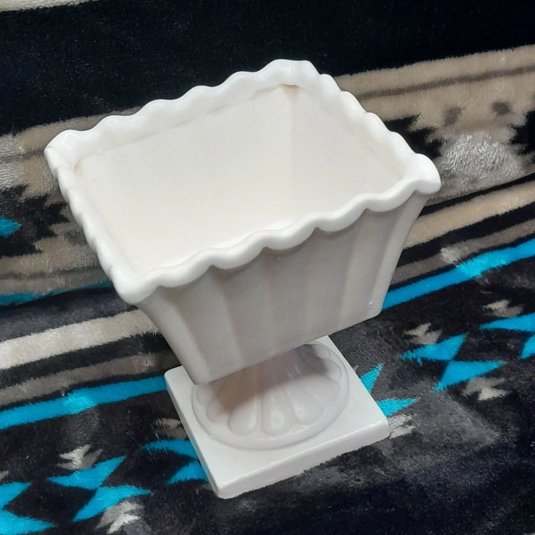 Product image for Footed Planter White (Japan)