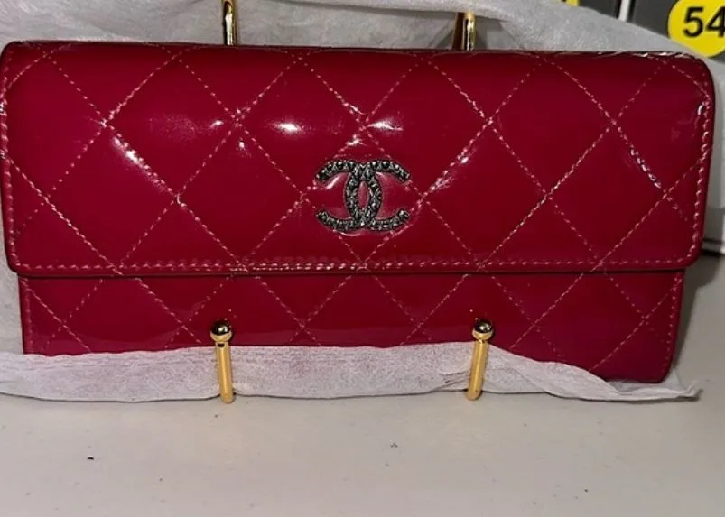 Product image for CHANEL QUILTED PATENT LEATHER WALLET AUTHENTIC