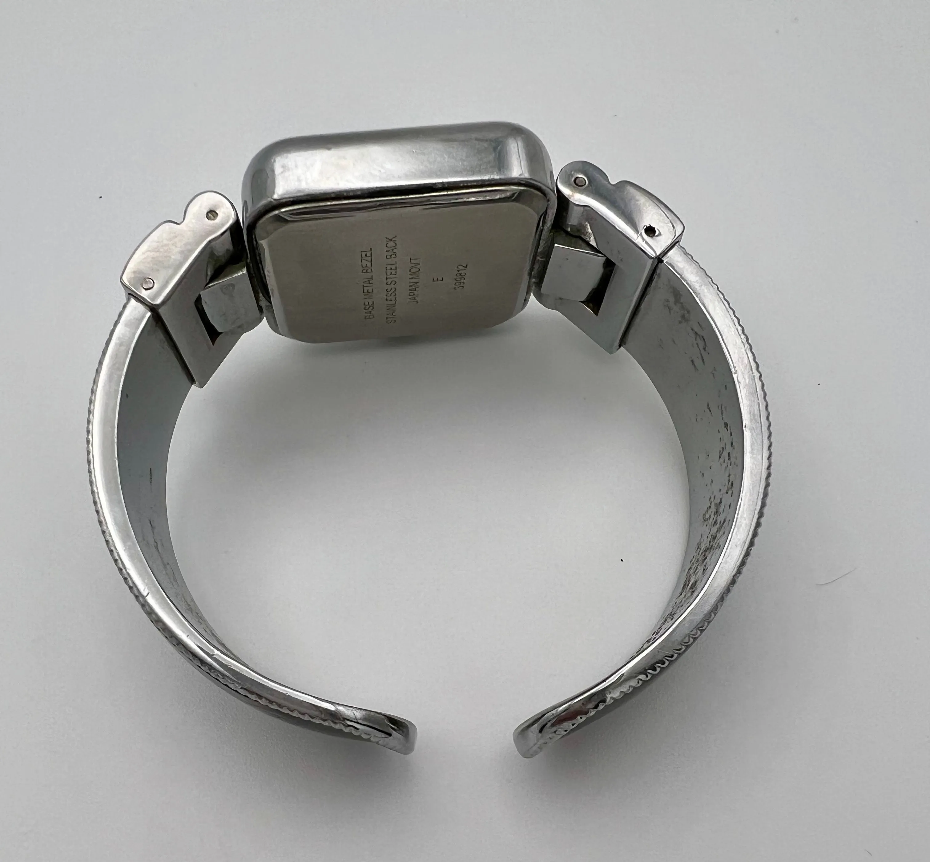 Listing Image Blurred Background