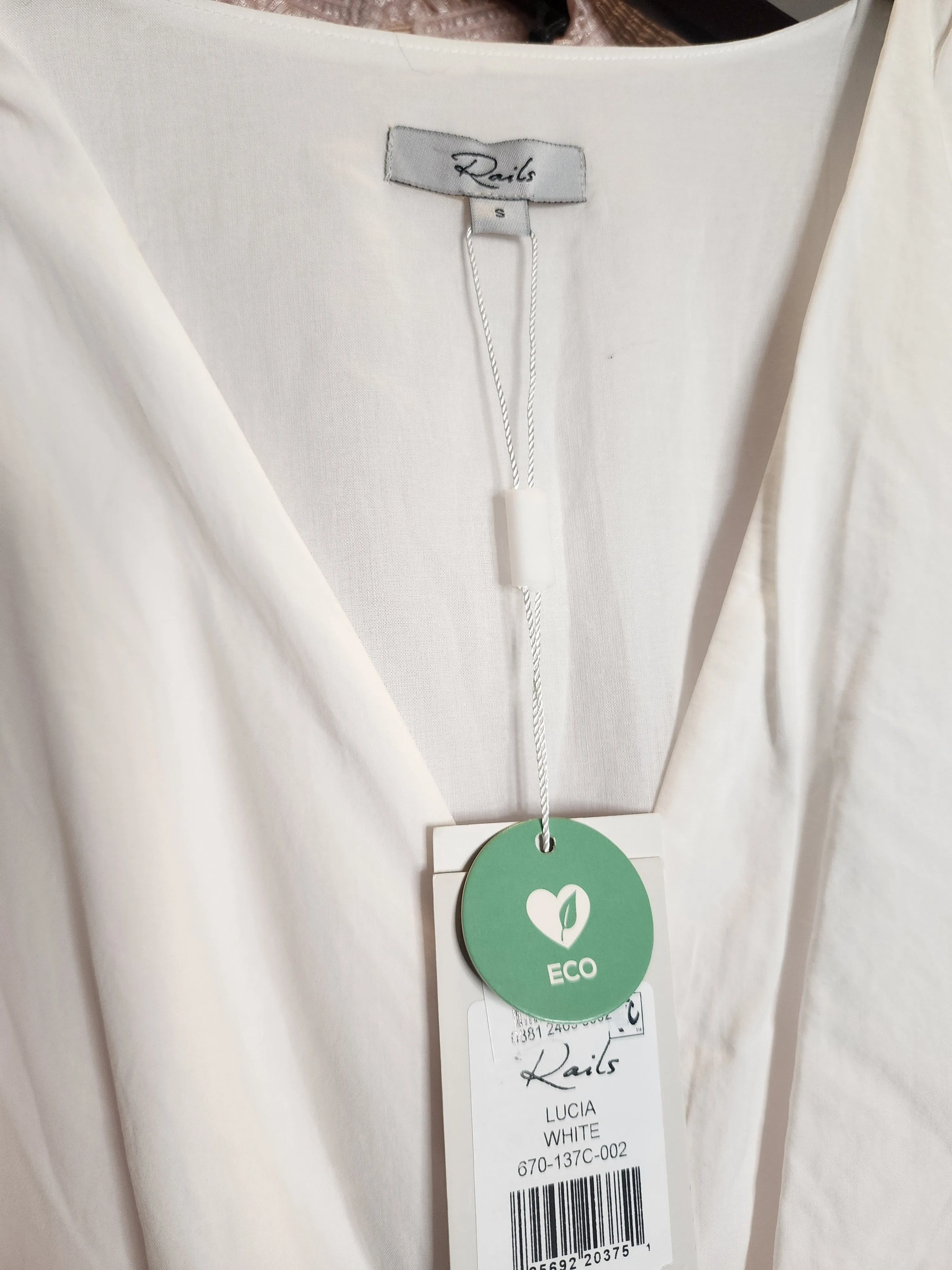 Listing Image Blurred Background
