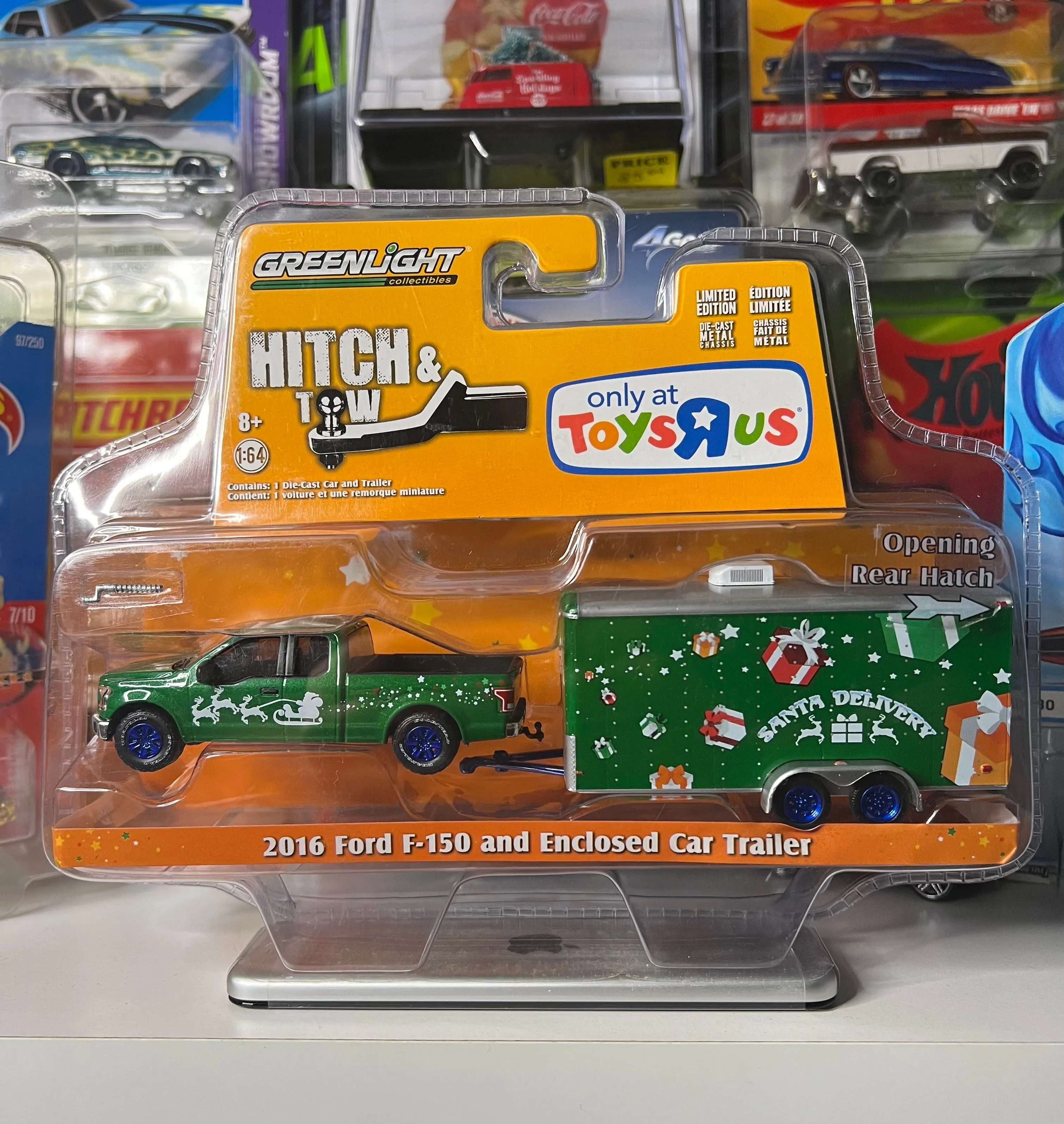 Product image for Greenlight Hitch and Tow TOYS R US Exclusive 2016 Ford F-150 and Enclosed Trailer Blue Machine!!