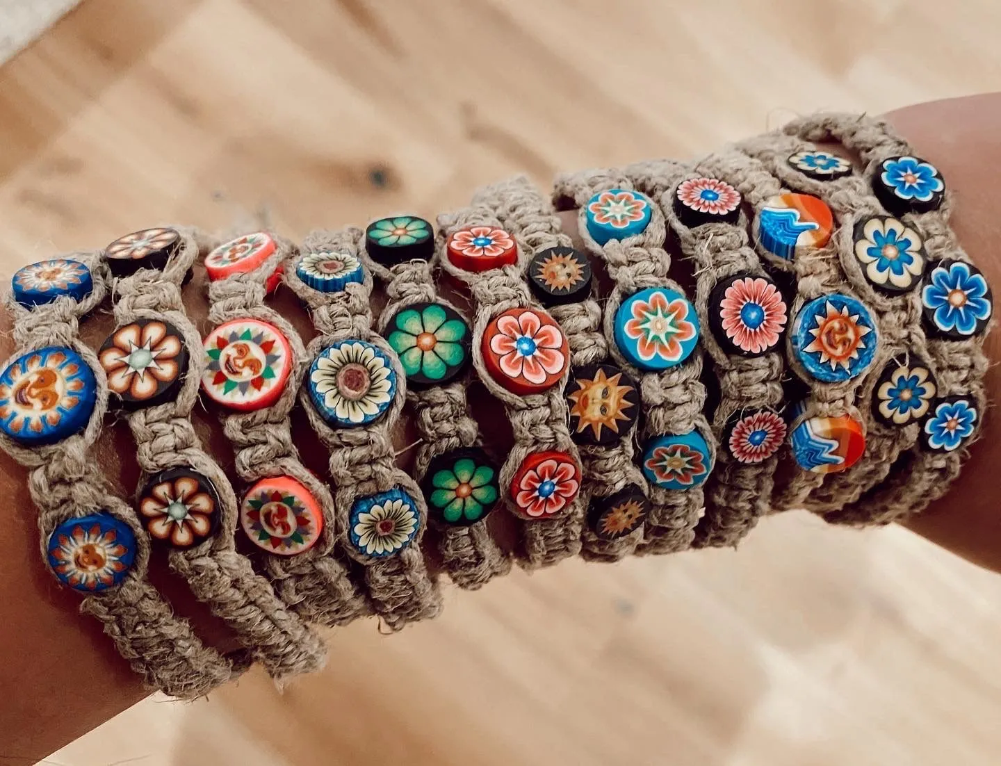 Product image for 90s hemp bracelet scoop