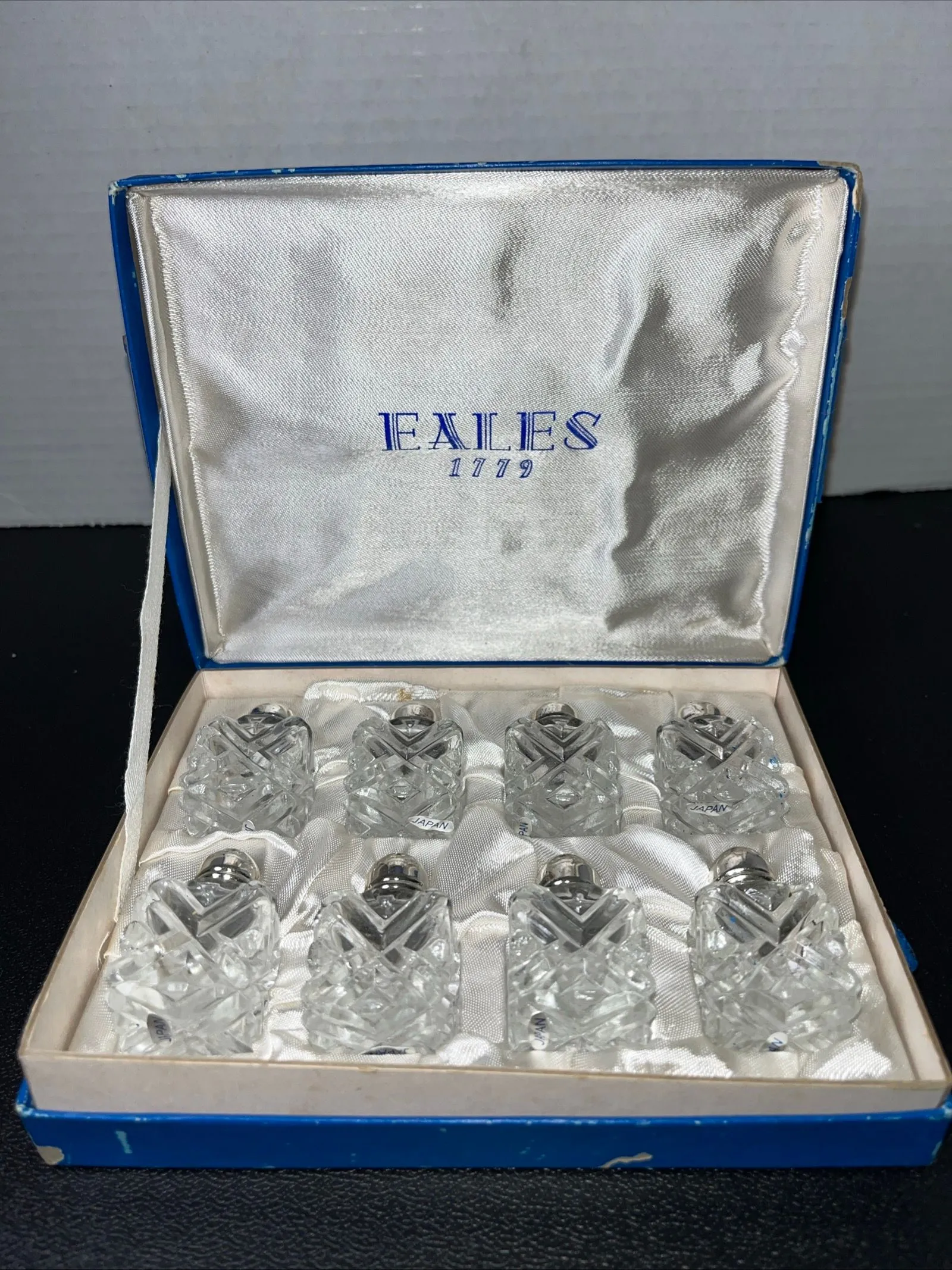 Product image for Vintage salt & pepper shakers Set