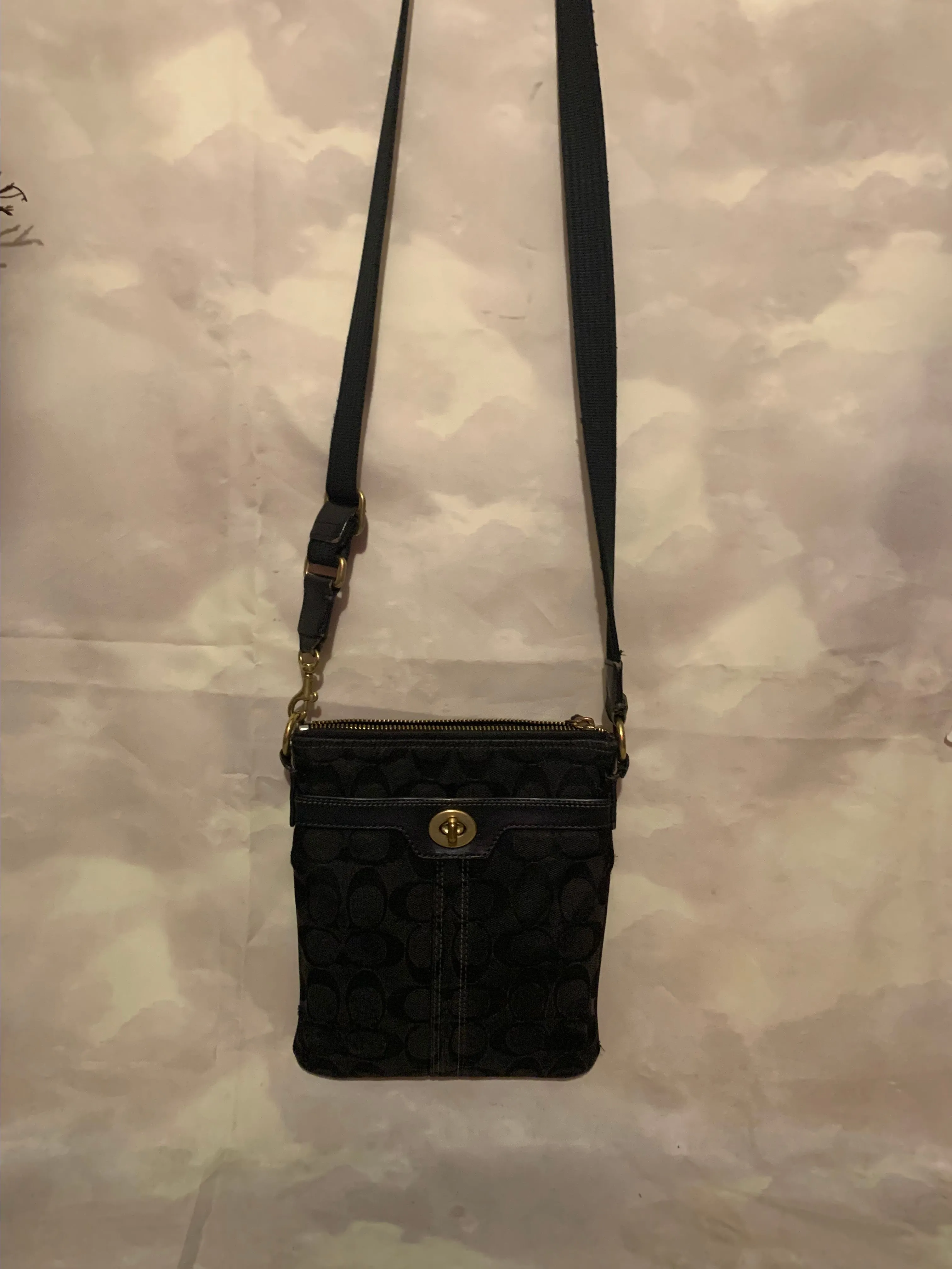 Listing Image Blurred Background