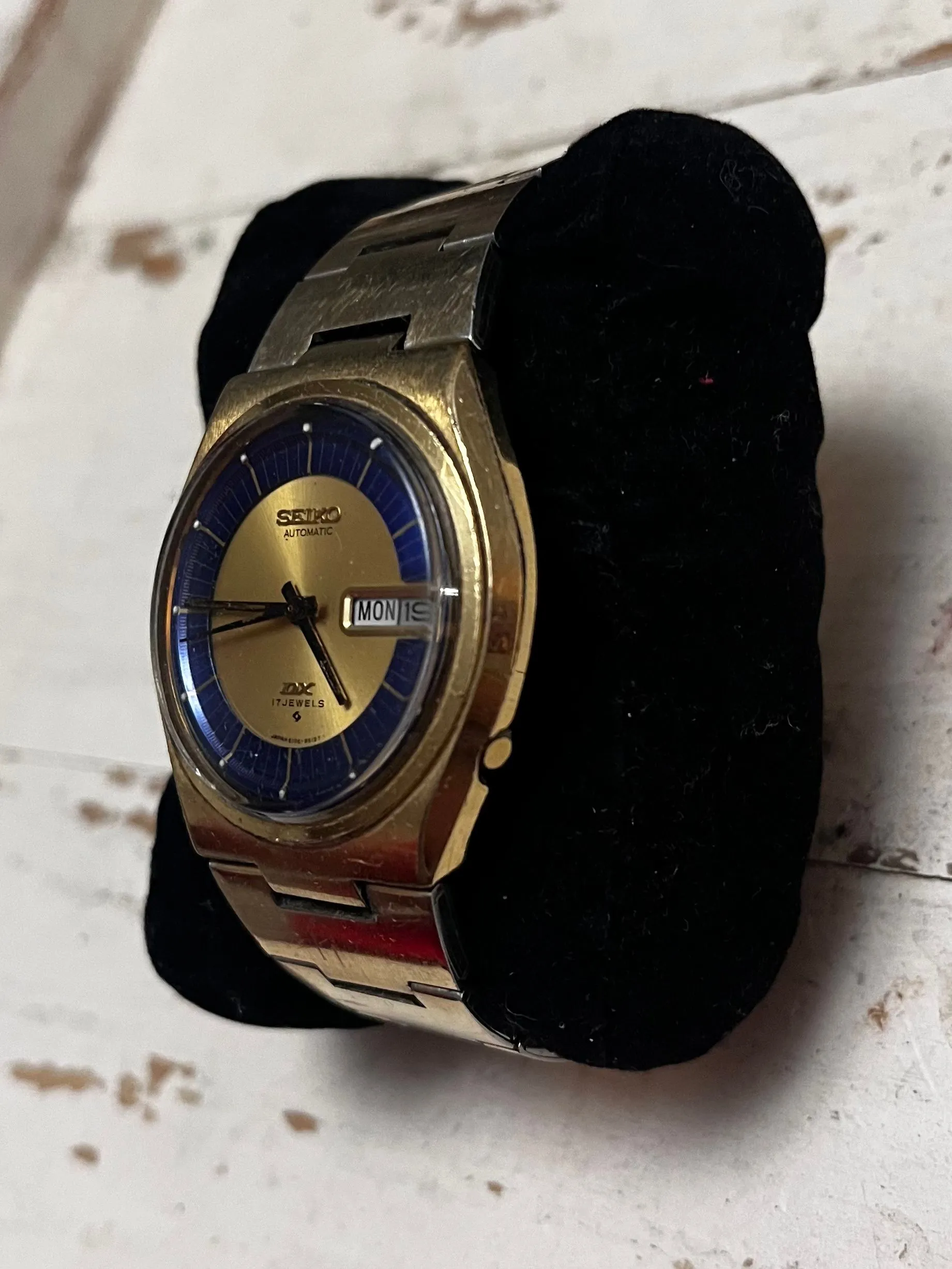 Listing Image Blurred Background