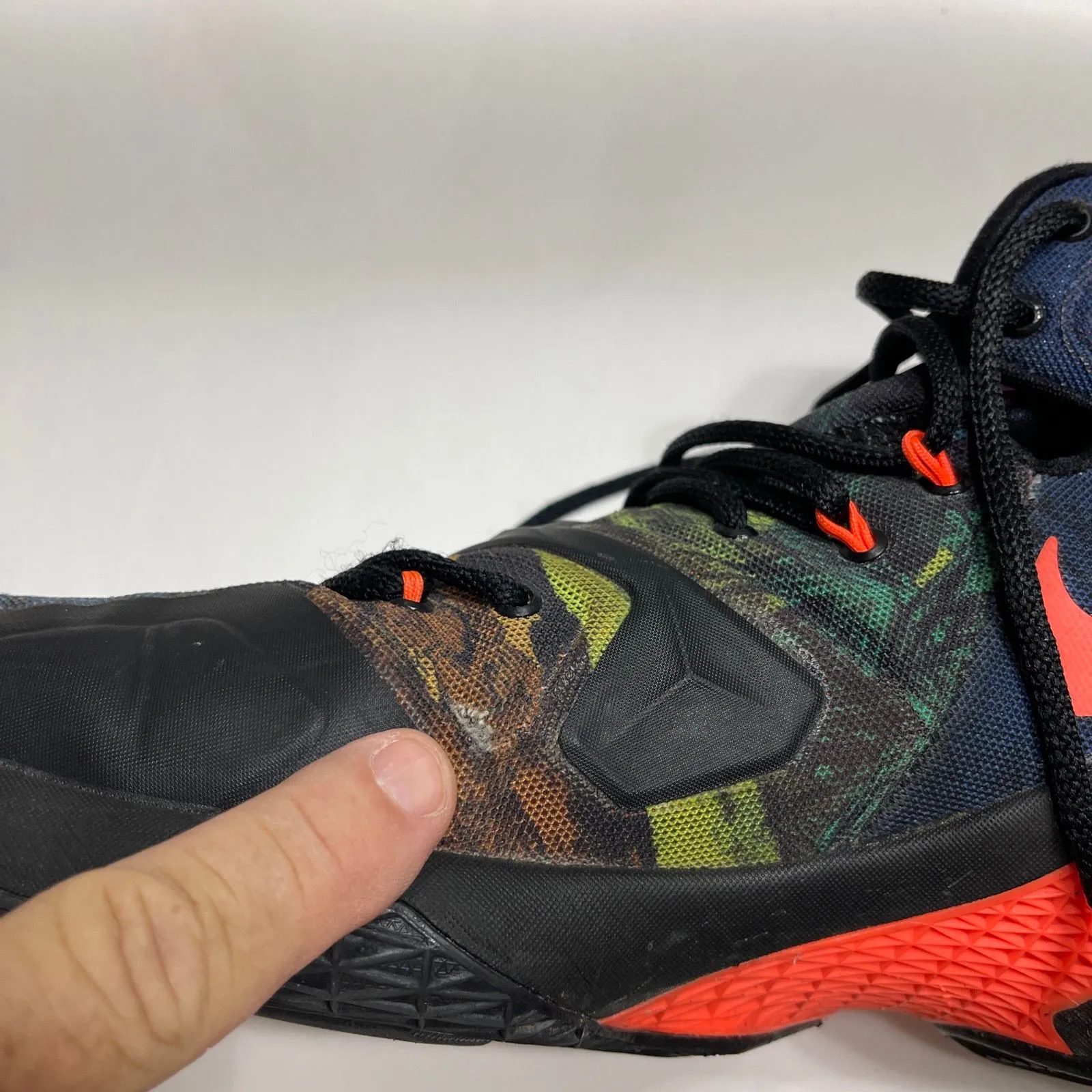 lebron james akronite shoes