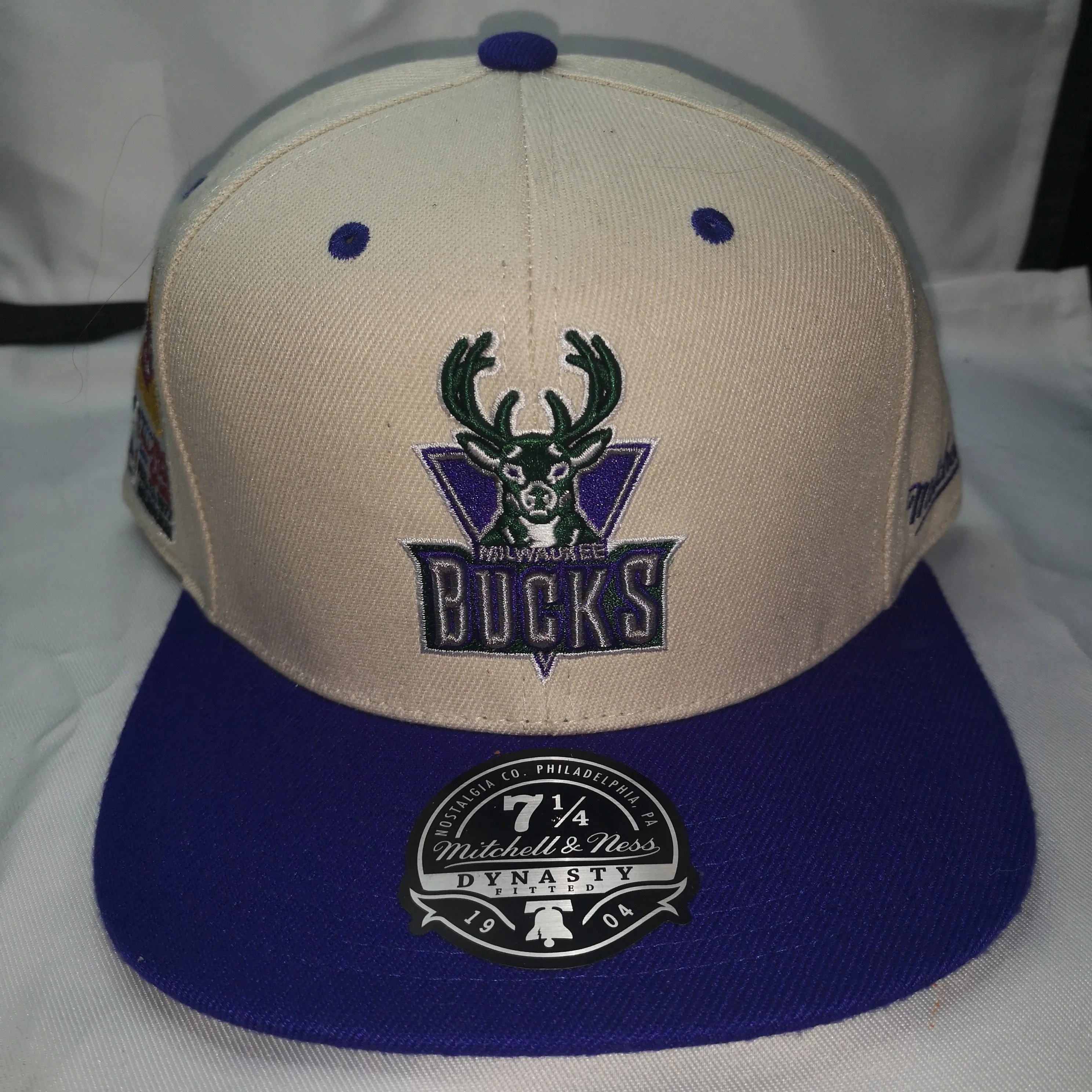 Product image for Mitchell & Ness Milwaukee Bucks Fitted Hat Size 7 1/4 White 1977 All Star Game