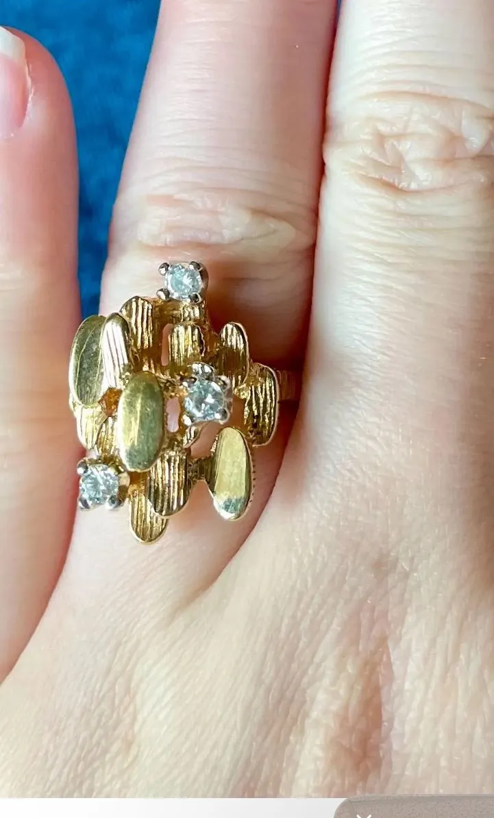 Listing Image Blurred Background